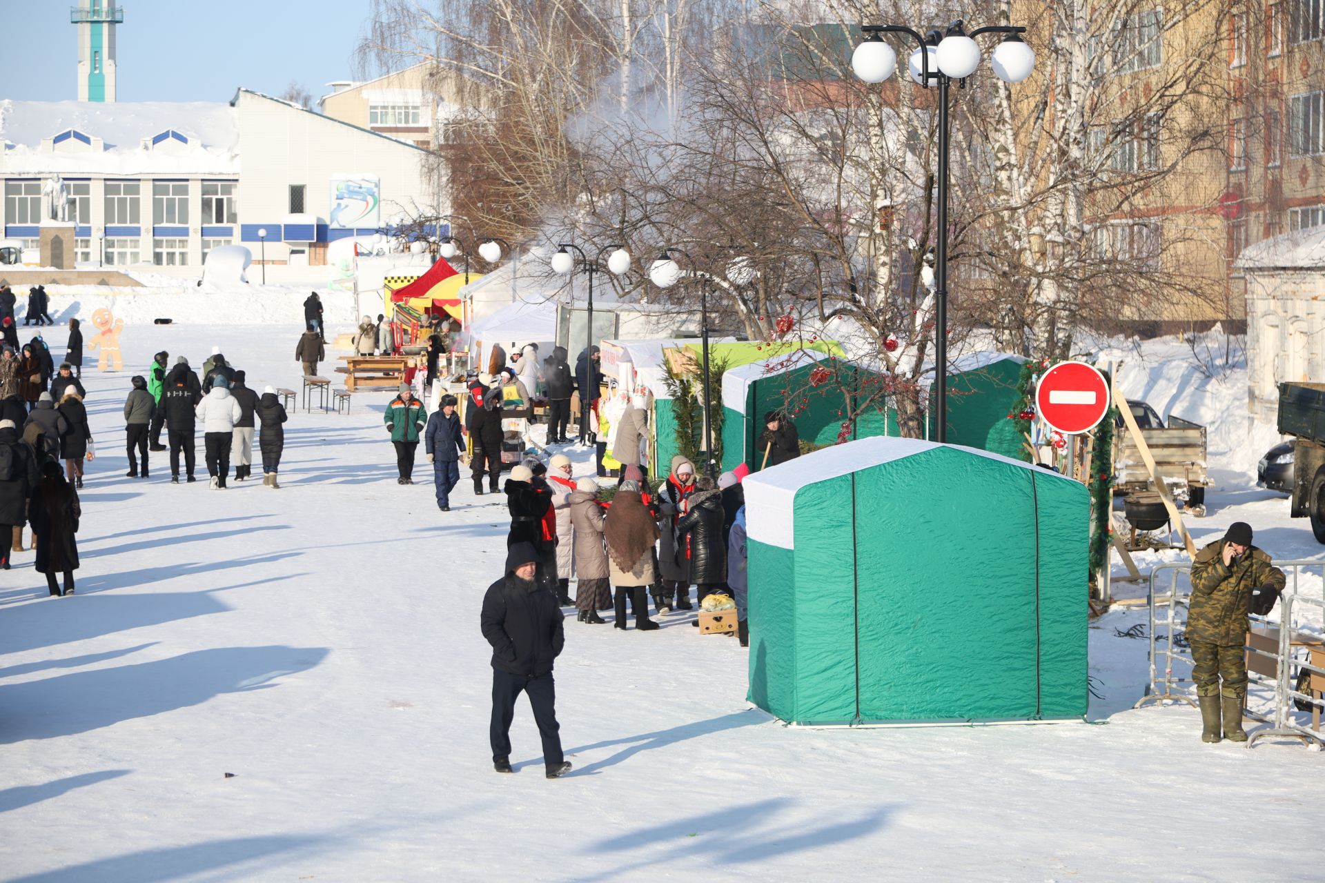 Креативные сани уже выстроились на центральной площади города