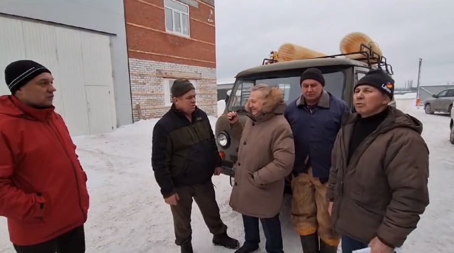 Группе волонтеров Мамадыша передали автомобиль «УАЗ» для отправки в зону СВО