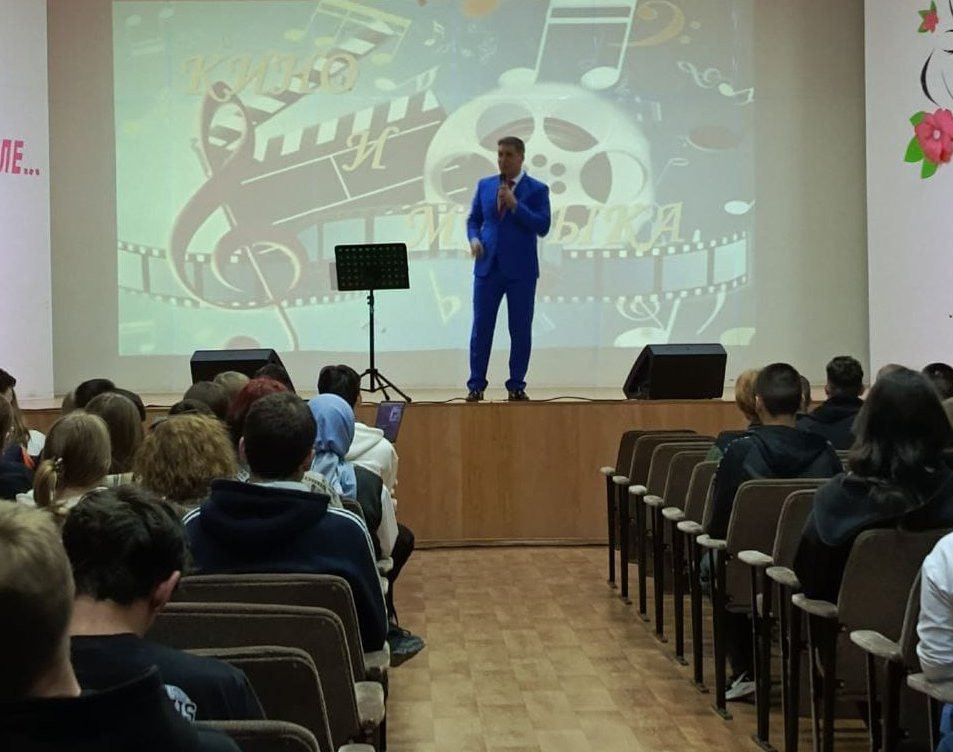 В политехническом колледже прошло музыкальное мероприятие заслуженного артиста РТ Виля Усманова
