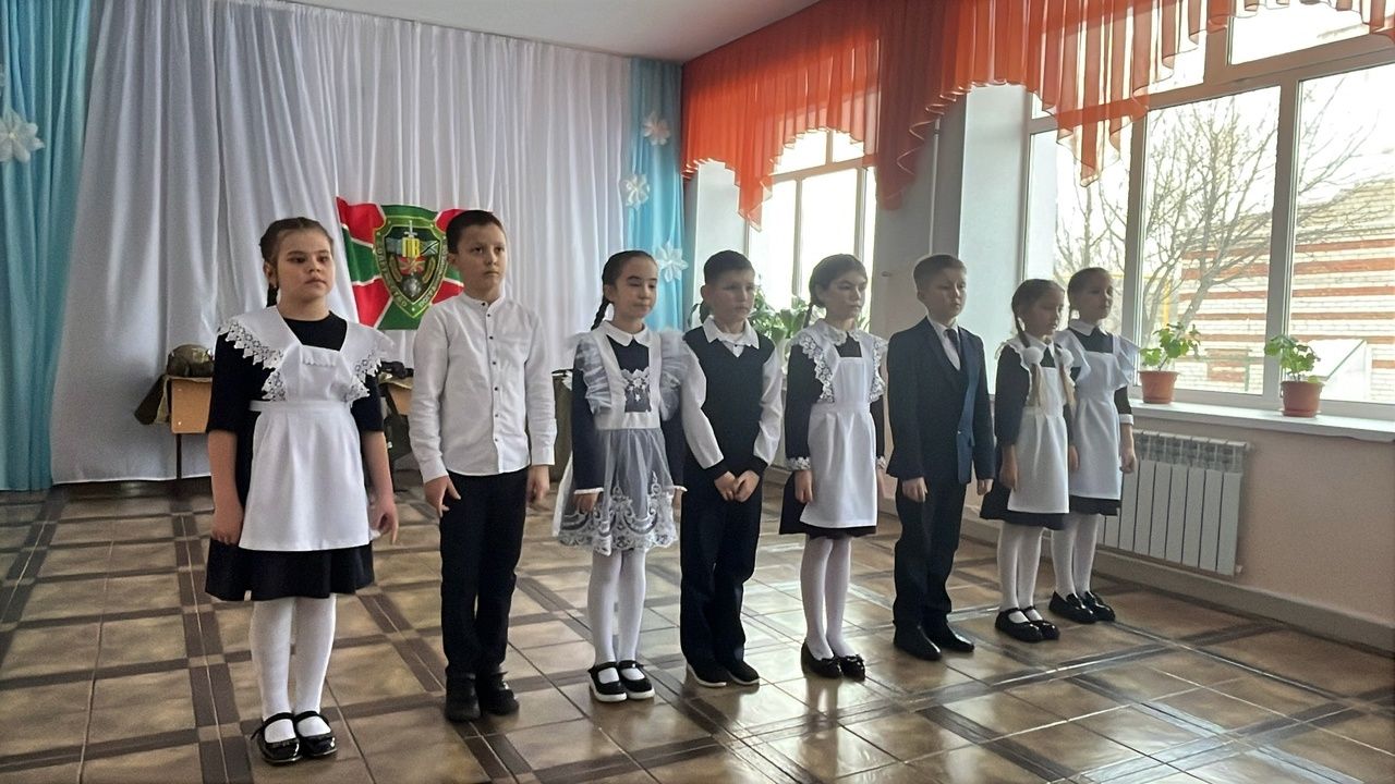 В Нижнеошминской школе прошел урок мужества с ветеранами пограничных войск