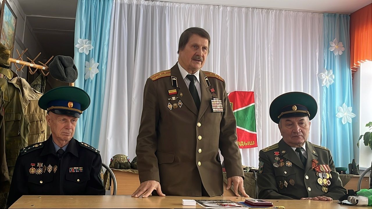 В Нижнеошминской школе прошел урок мужества с ветеранами пограничных войск