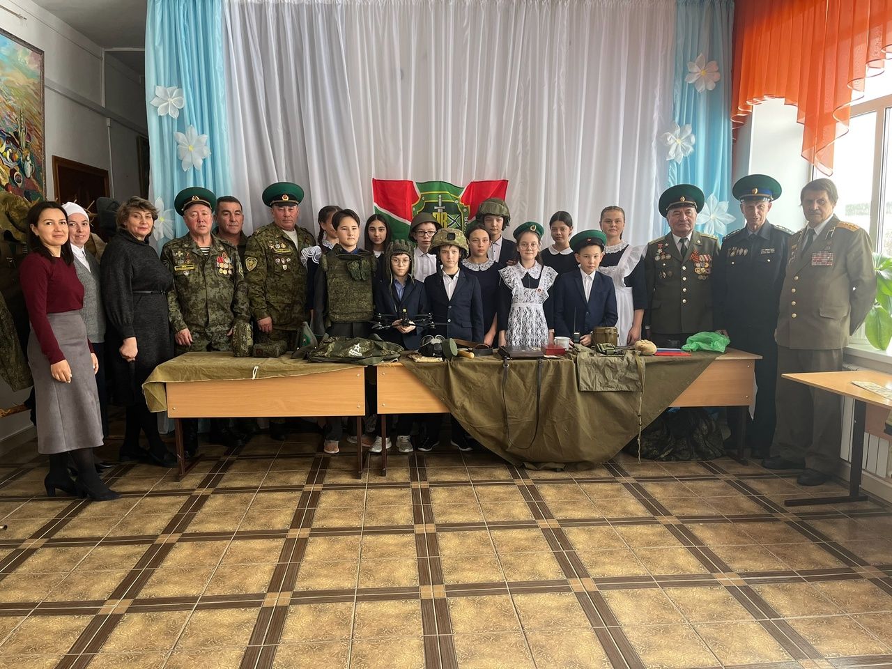 В Нижнеошминской школе прошел урок мужества с ветеранами пограничных войск