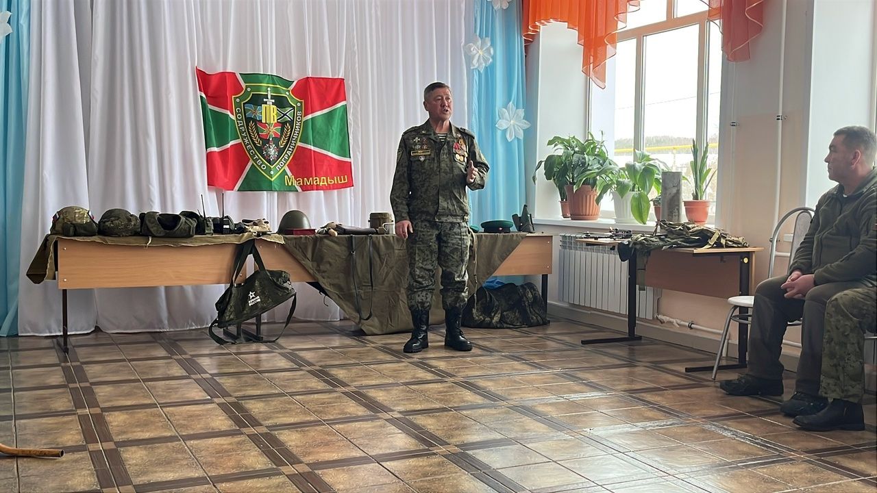 В Нижнеошминской школе прошел урок мужества с ветеранами пограничных войск