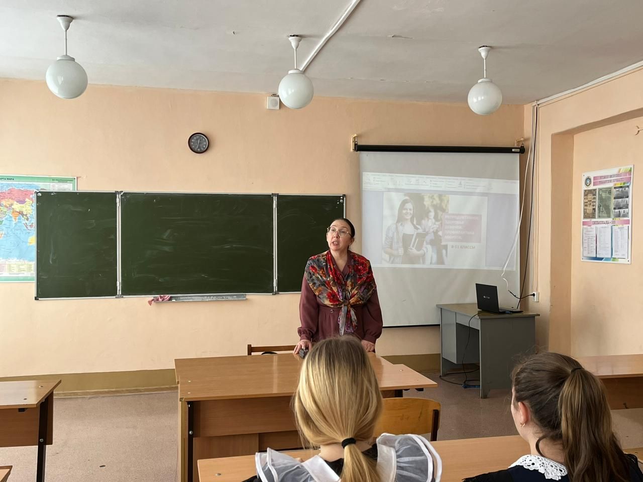 Медицинский психолог Гульнара Шагивалиева провела занятия со старшеклассницами