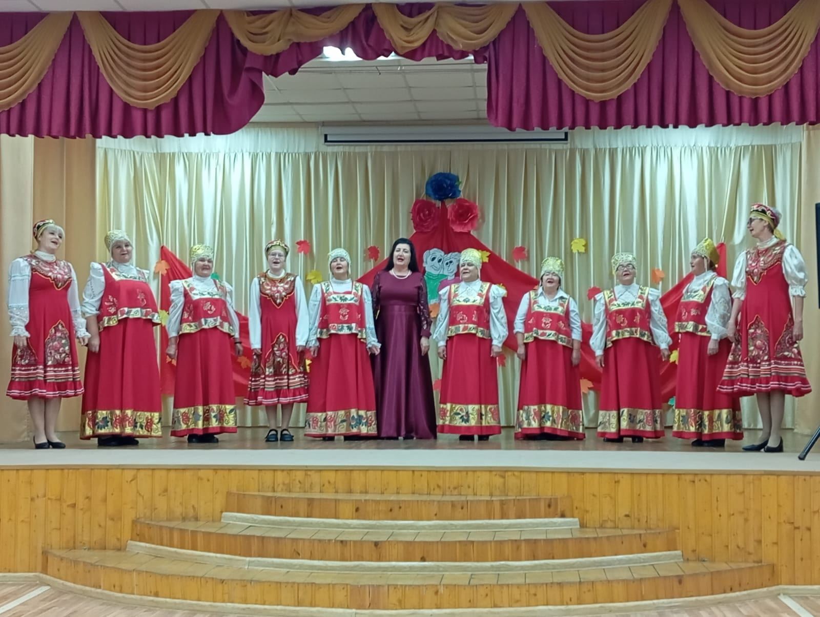«Листопад улыбок» осыпал теплом жителей поселка совхоза «Мамадышский»