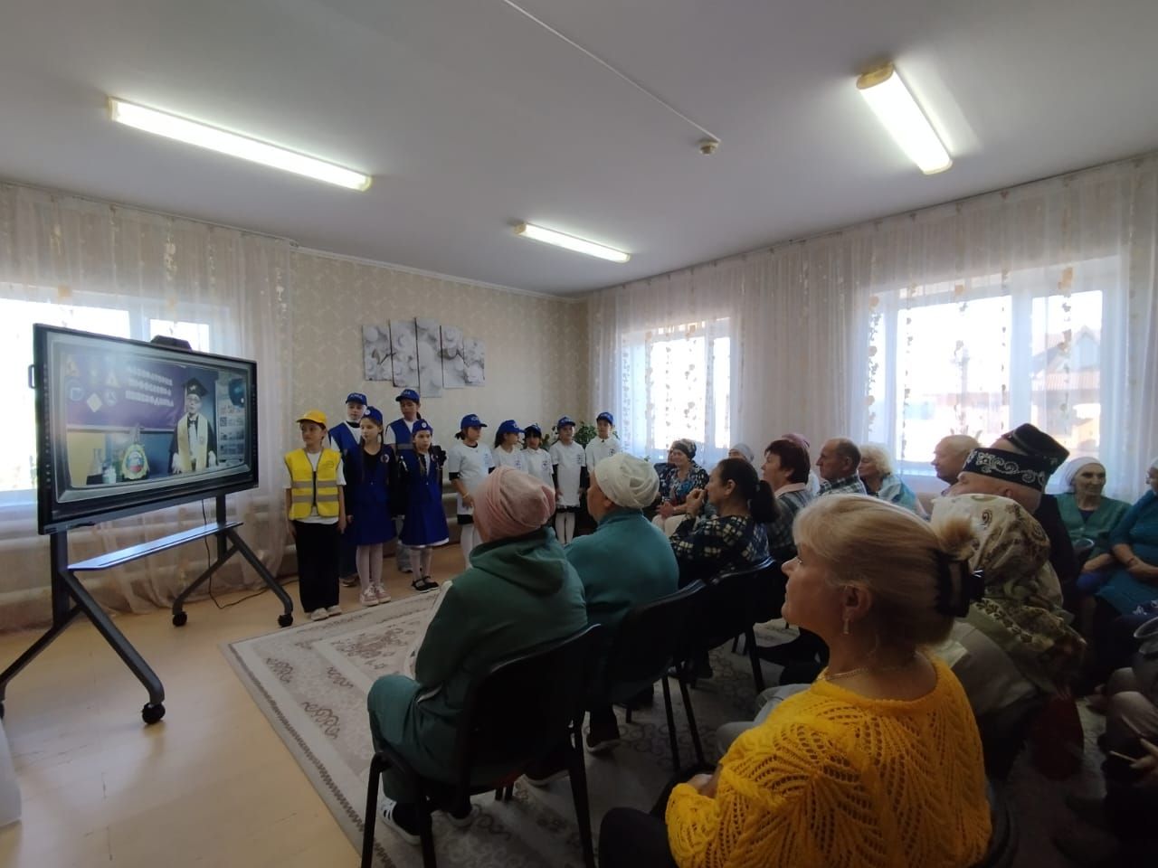 Юные инспекторы Мамадыша напомнили о правилах дорожной безопасности