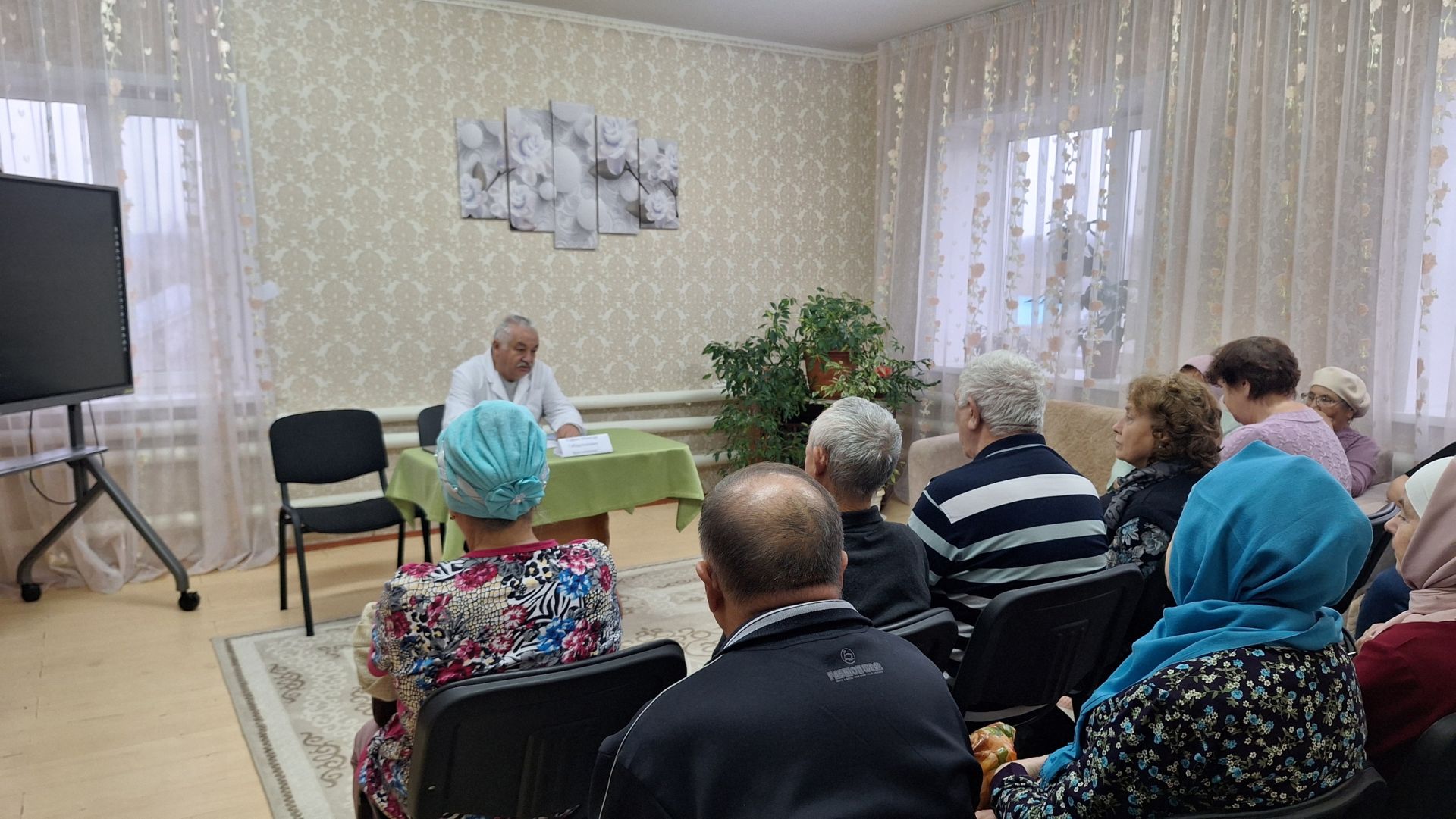 Специалисты Мамадышской ЦРБ встретились с подопечными центра «Забота»