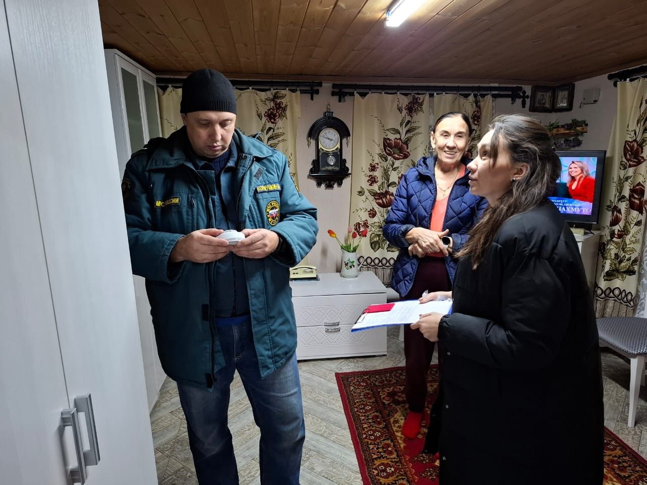 Забота в действии: в Мамадыше пожилым горожанам установили датчики дыма
