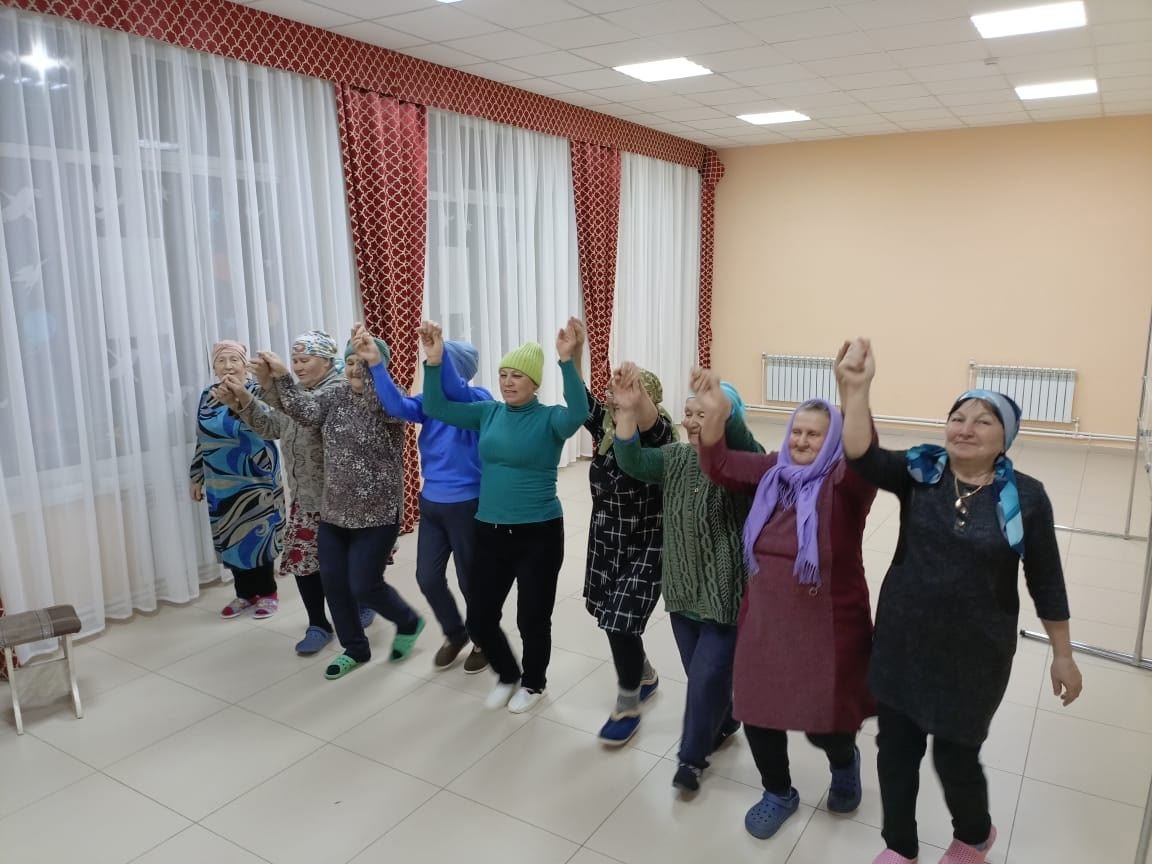 В Мамадышском районе старшее поколение осваивает линейные танцы