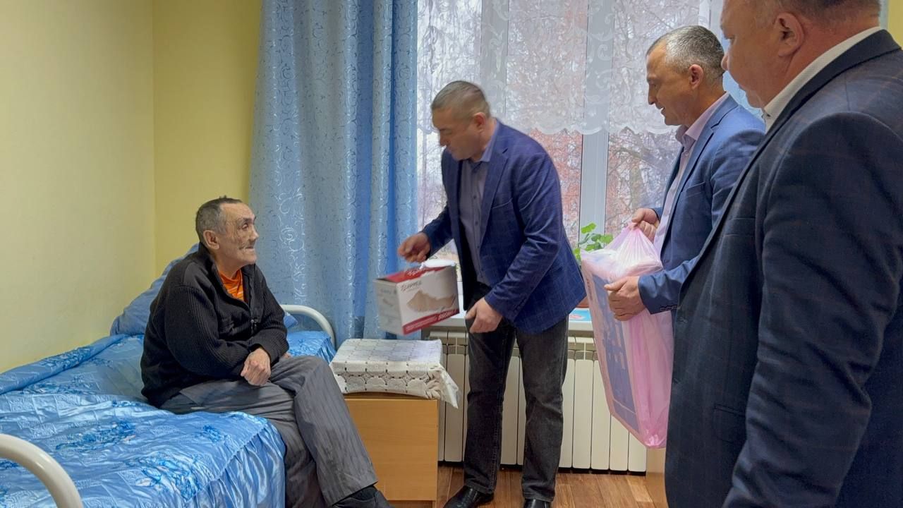 Депутат Госсовета РТ оказал помощь Мамадышскому дому престарелых