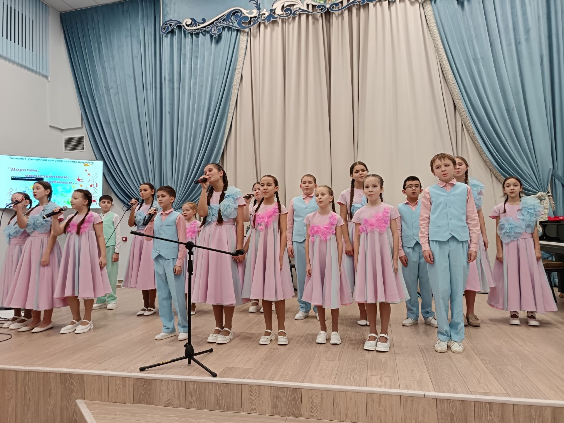 Праздник для самых родных: в школе искусств чествовали родителей