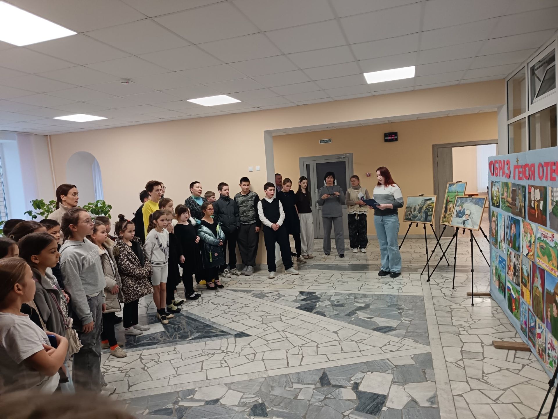 В Мамадыше открылась выставка детских работ «Образ защитника Отечества»