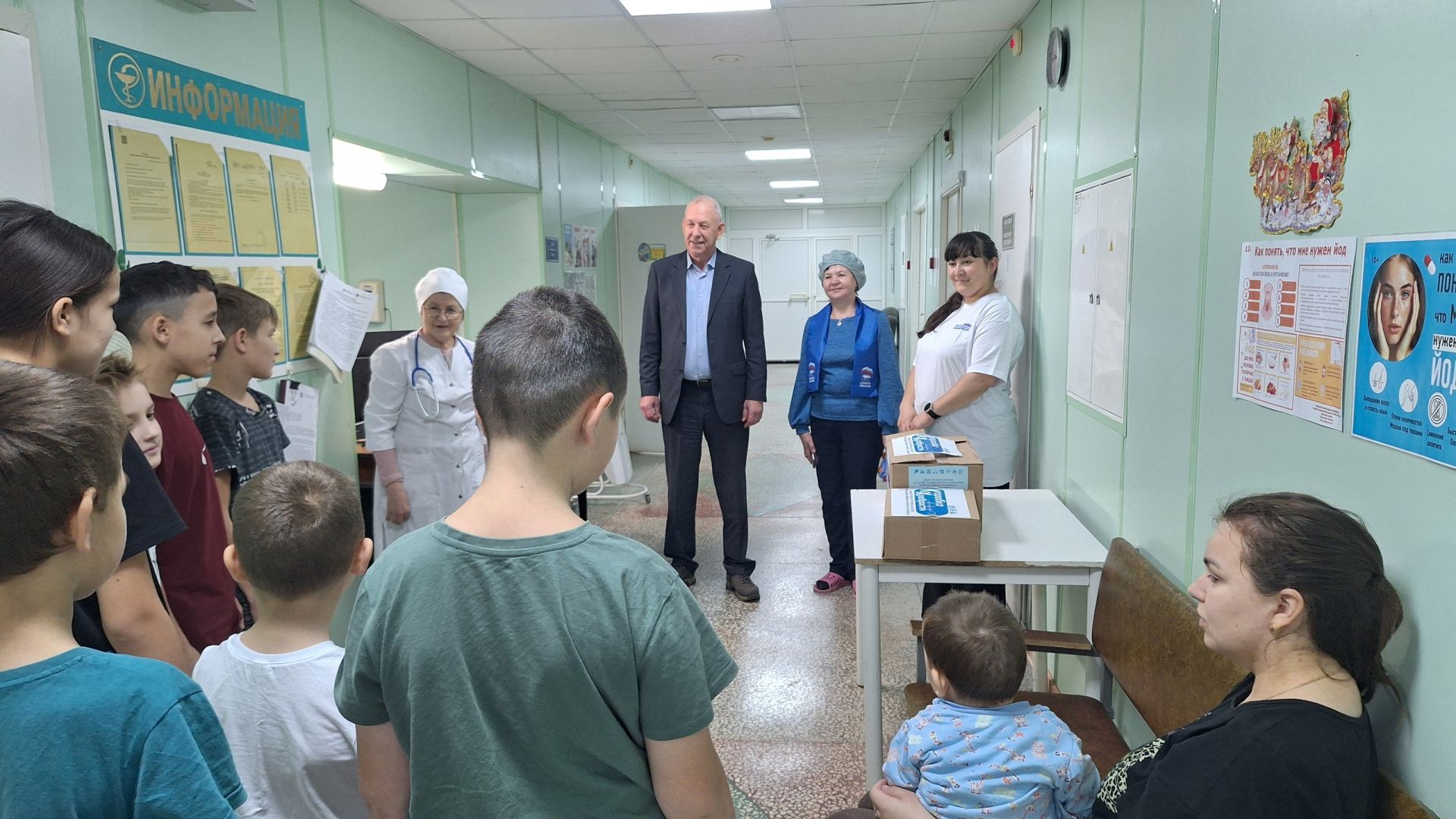 «Единая Россия» подарила радость и «Коробку храбрости» детям Мамадышской ЦРБ