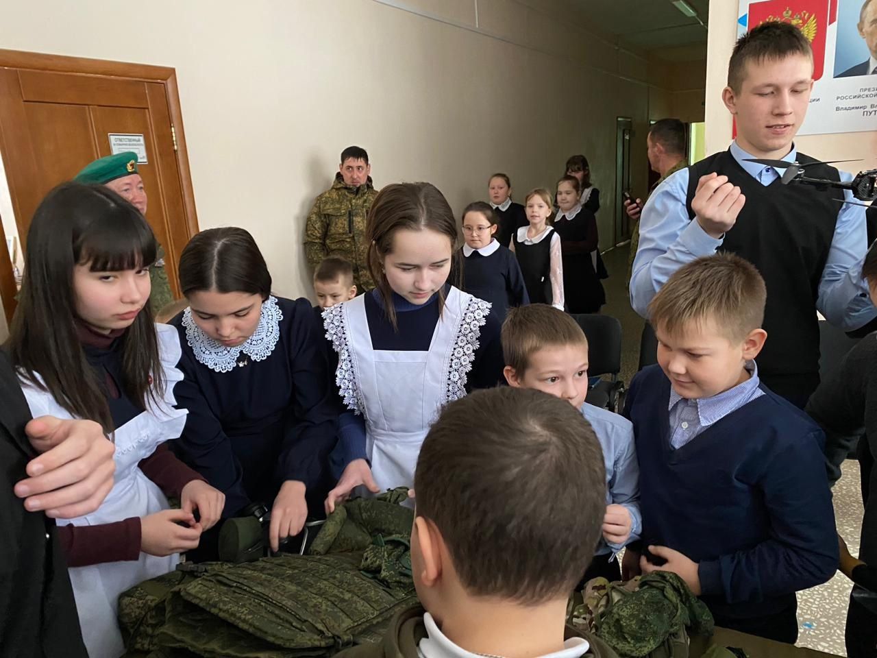 Учащиеся Олуязского лицея встретились с бойцом СВО