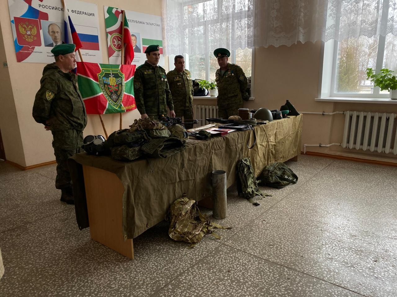 Учащиеся Олуязского лицея встретились с бойцом СВО