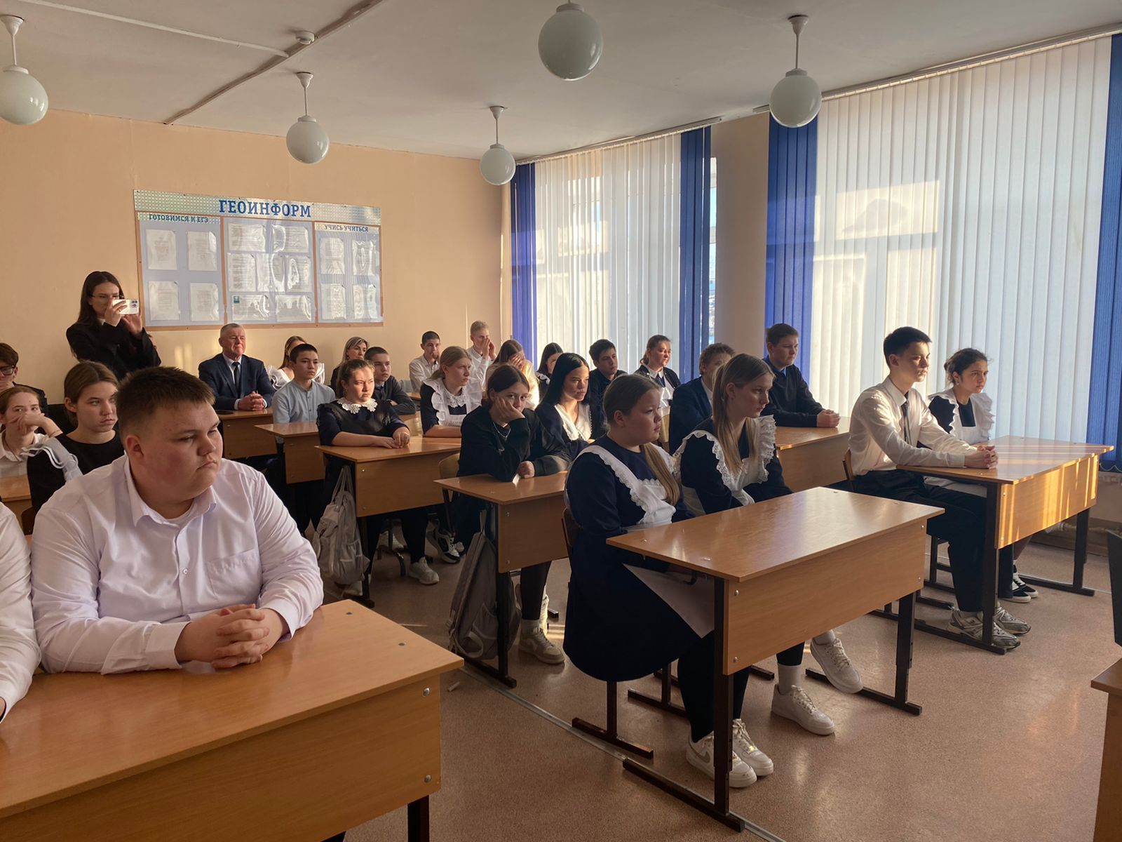 В Красногорской школе прошел парламентский урок «Святое дело Родине служить»