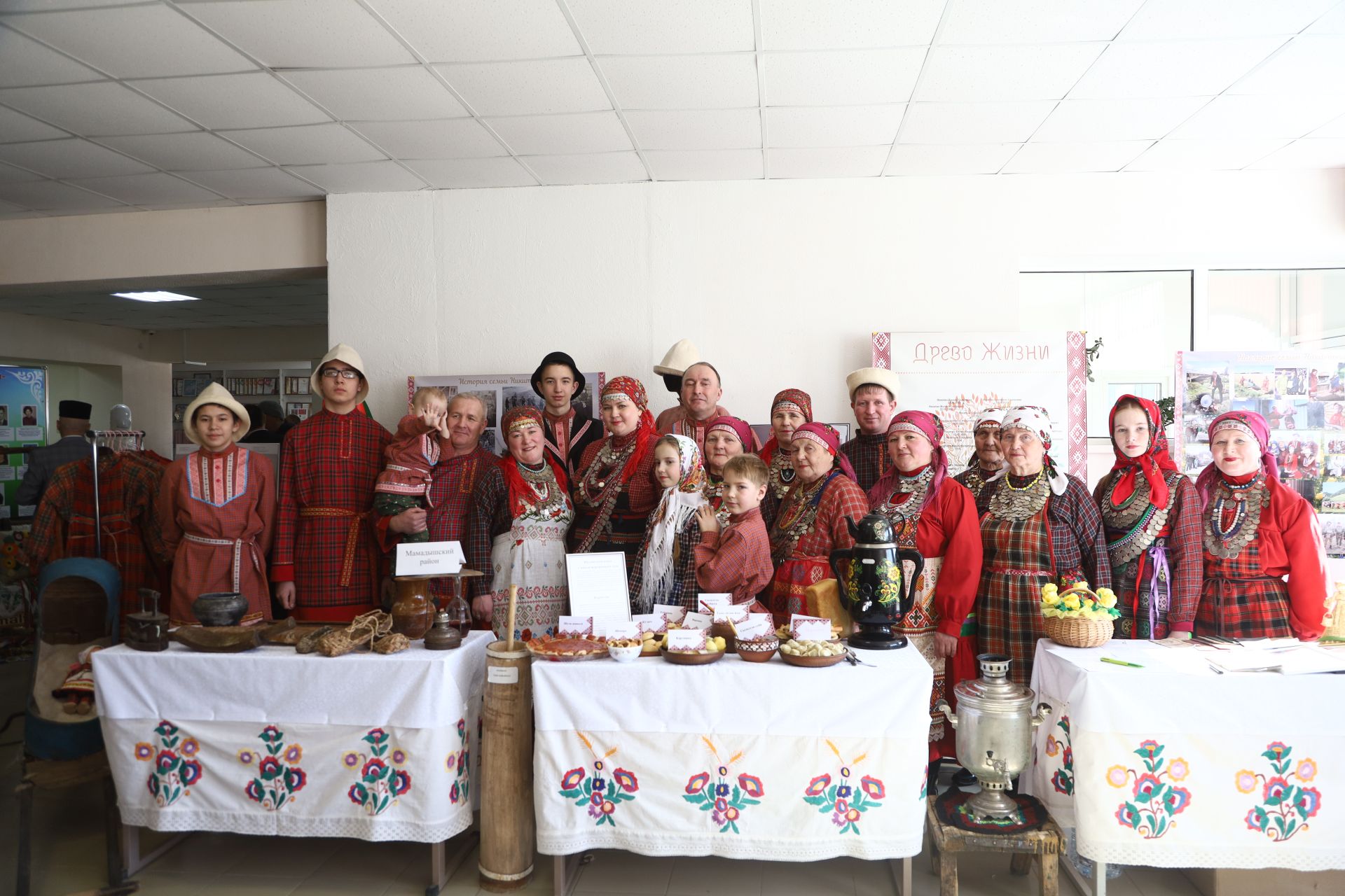 Семья Никитиных заняла первое место в зональном туре фестиваля родословной