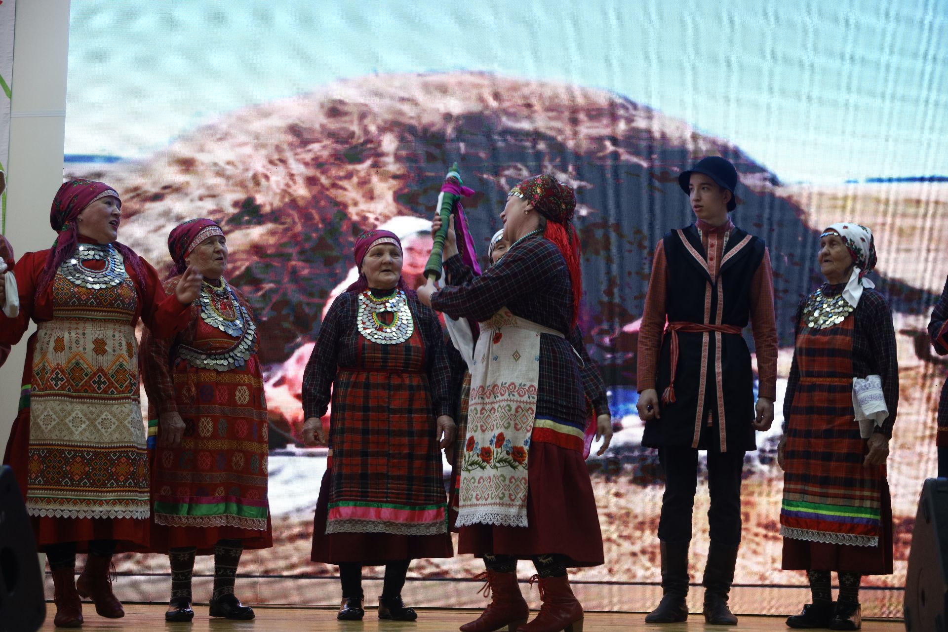 Семья Никитиных заняла первое место в зональном туре фестиваля родословной