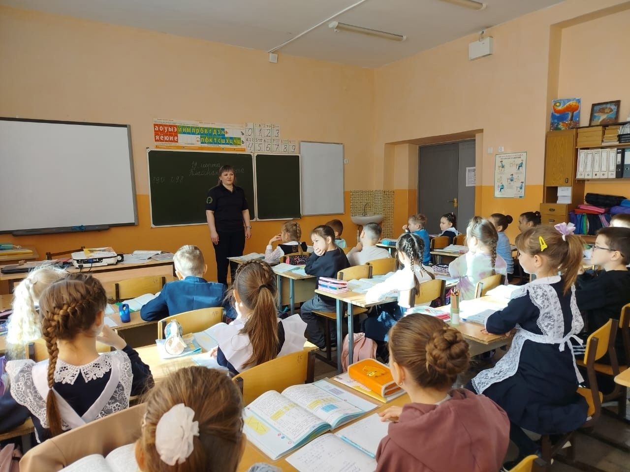 Школьникам напомнили о правилах безопасности перед весенними каникулами