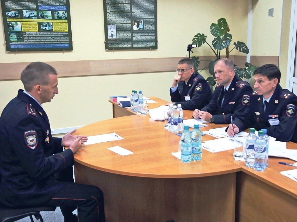 В Тавельской школе прошла встреча с майором полиции Михаилом Ивановым