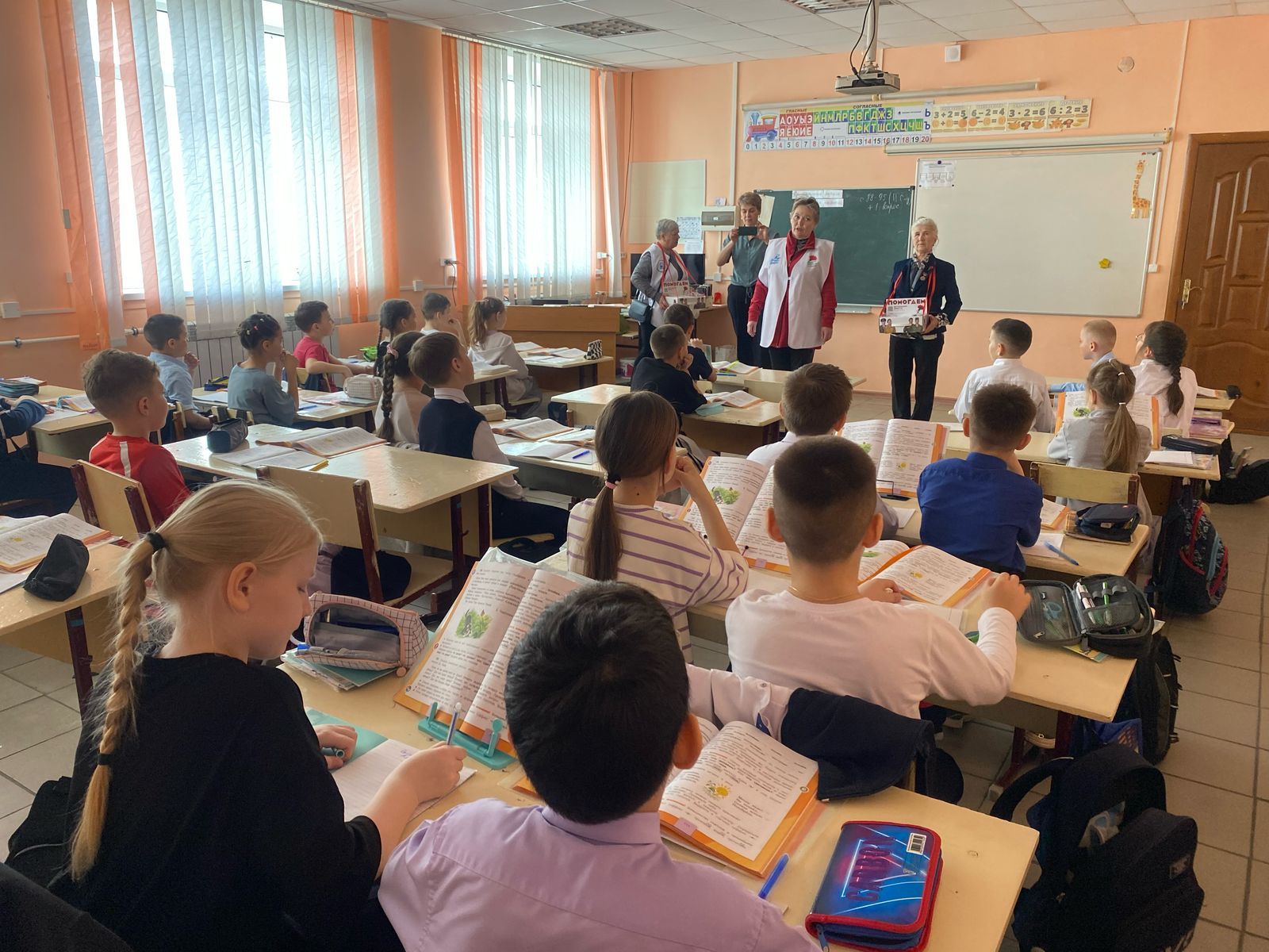 Мамадышские лицеисты присоединились к акции «Красная гвоздика»