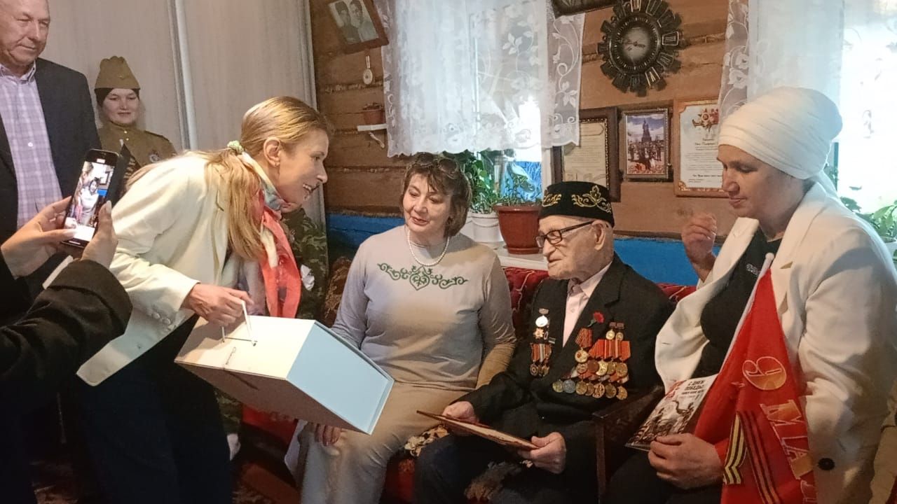 Мамадышские школьники навестили ветерана ВОВ