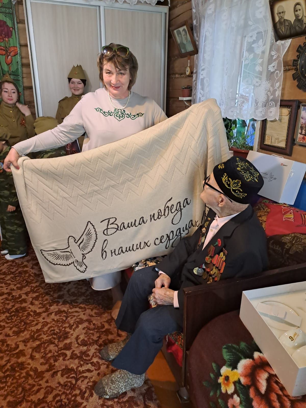 Мамадышские школьники навестили ветерана ВОВ