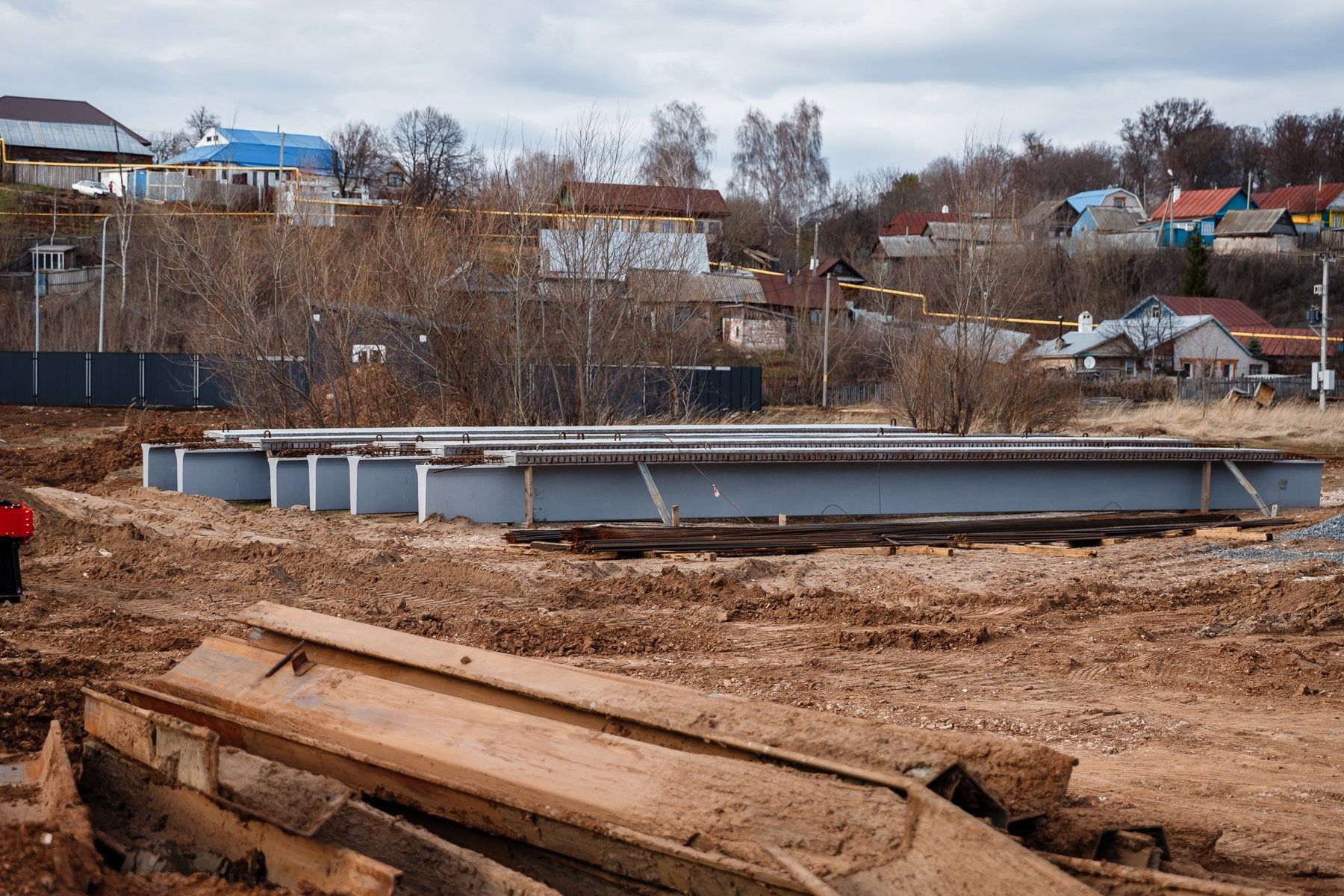 В Мамадыше продолжается строительство моста через реку Ошму