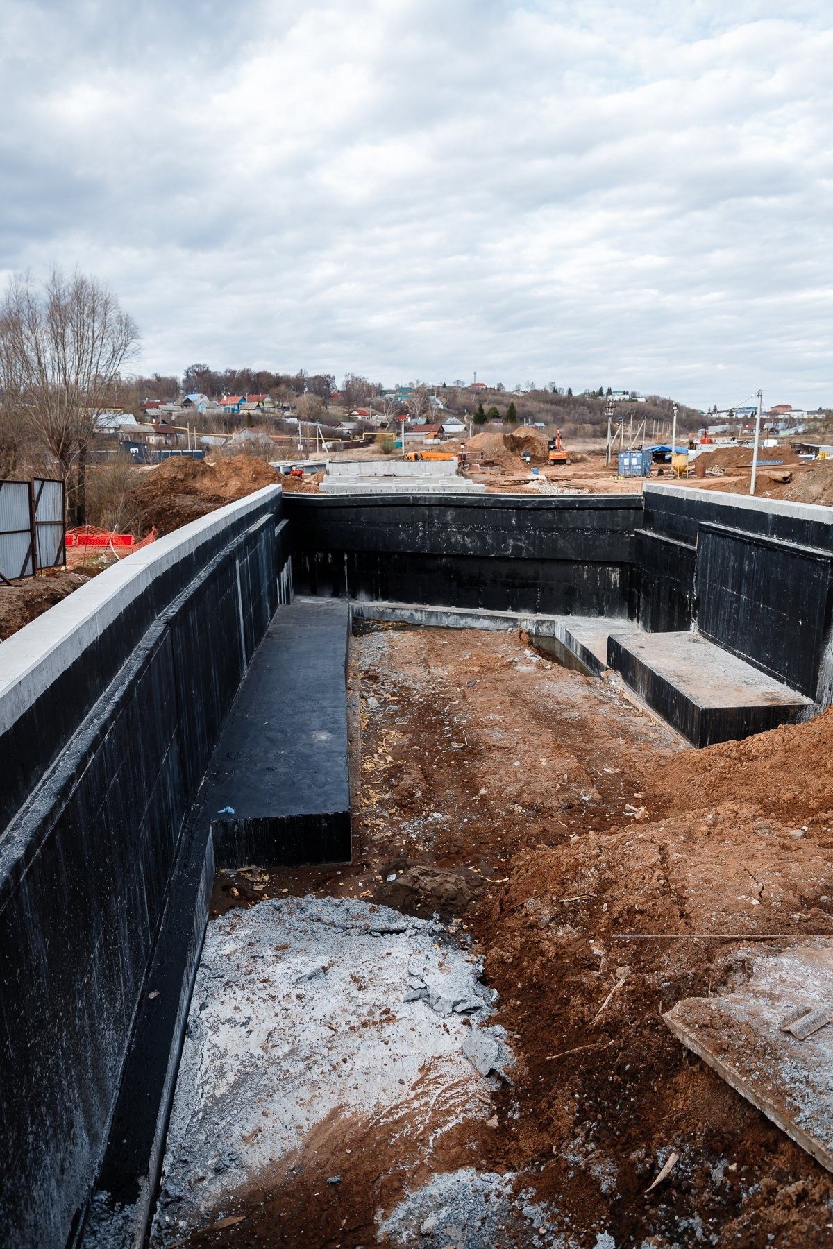 В Мамадыше продолжается строительство моста через реку Ошму
