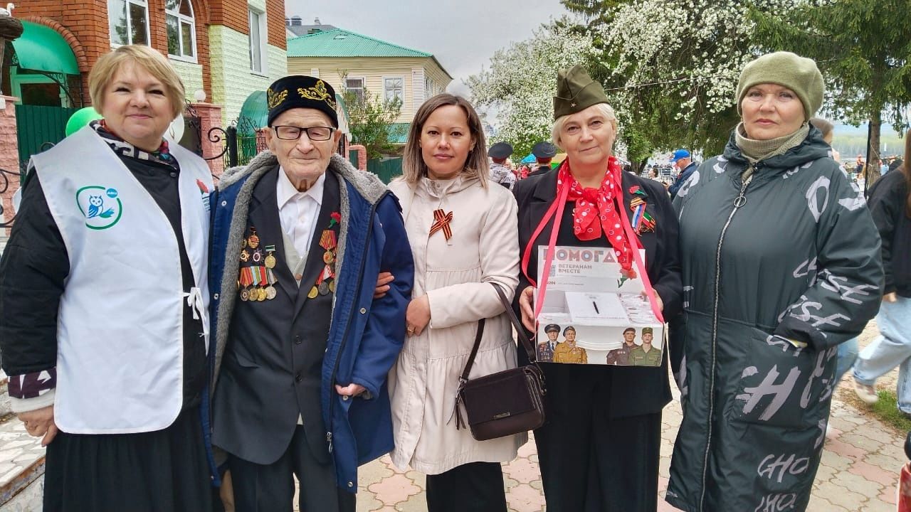 Акция «Красная гвоздика» прошла на параде Победы в Мамадыше