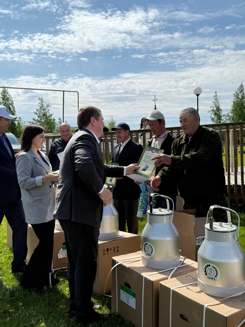 Мамадышские фермеры получили доильные аппараты по новой программе поддержки