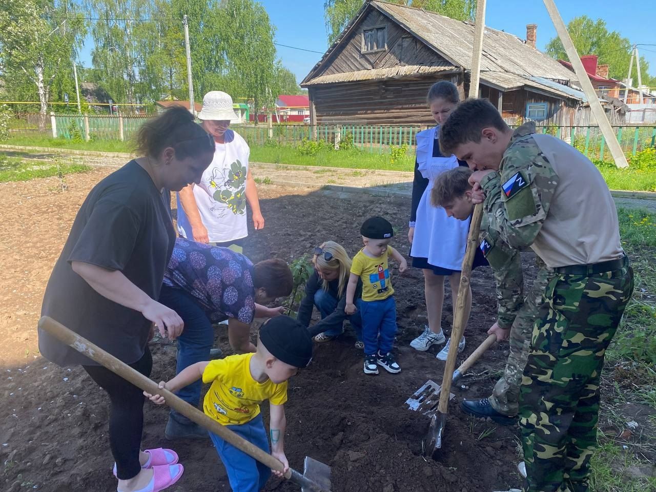 В Мамадышском районе высадили дерево в память о герое СВО