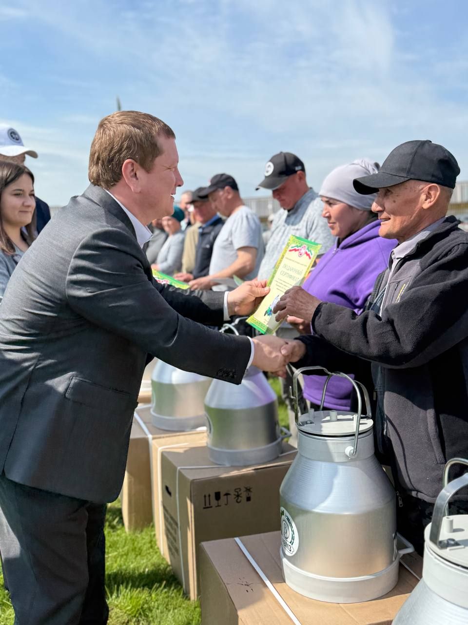 Мамадышские фермеры получили доильные аппараты по новой программе поддержки