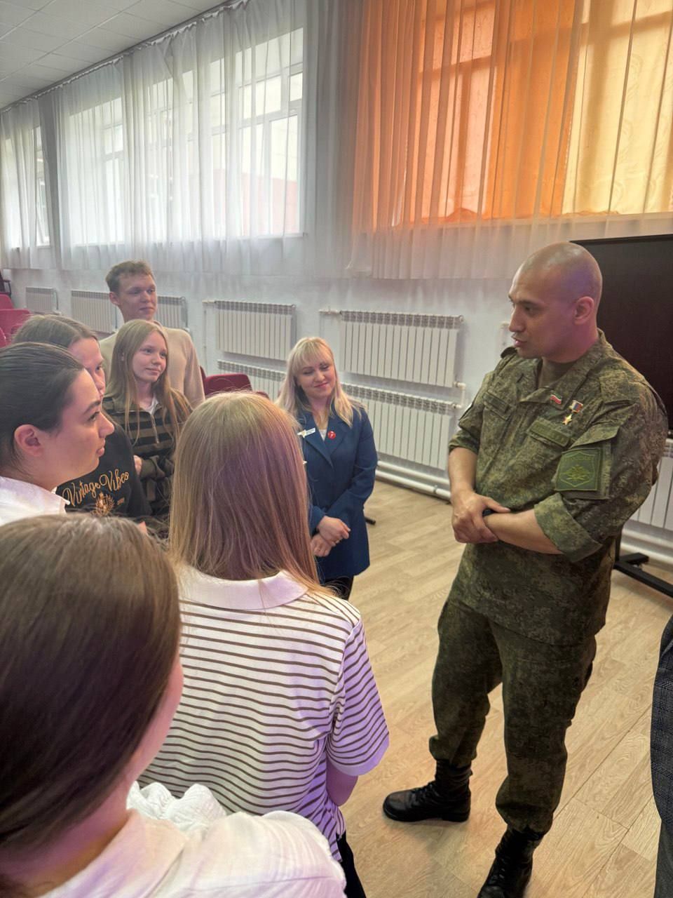 В Мамадыше прошла «Классная встреча» с Героем России Расимом Баксиковым