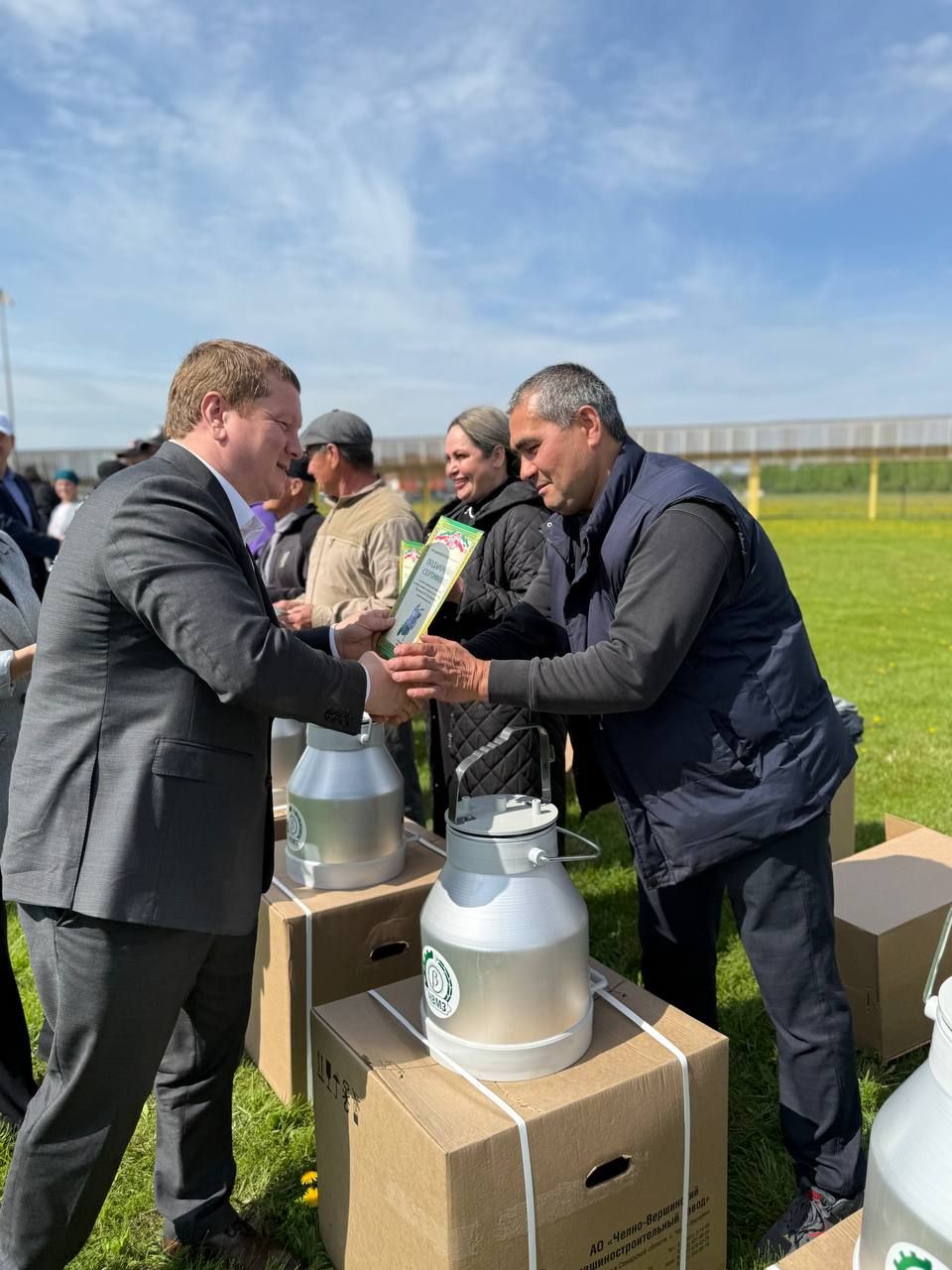 Мамадышские фермеры получили доильные аппараты по новой программе поддержки