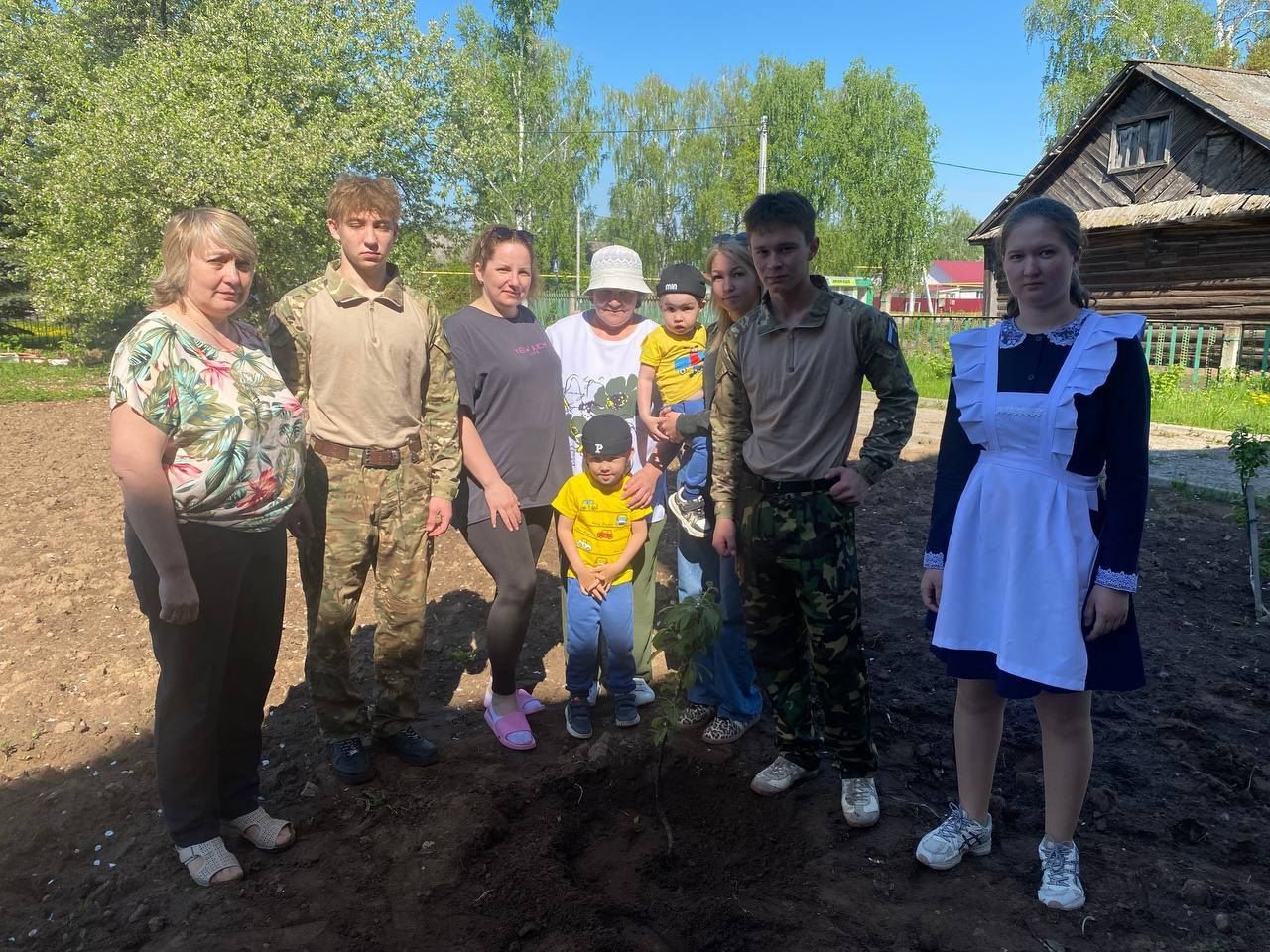 В Мамадышском районе высадили дерево в память о герое СВО