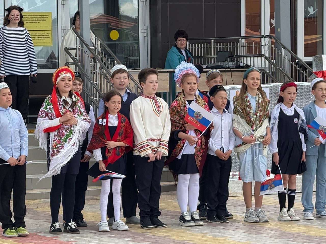 В лицее №2 им. ак. К.А. Валиева прошла торжественная линейка