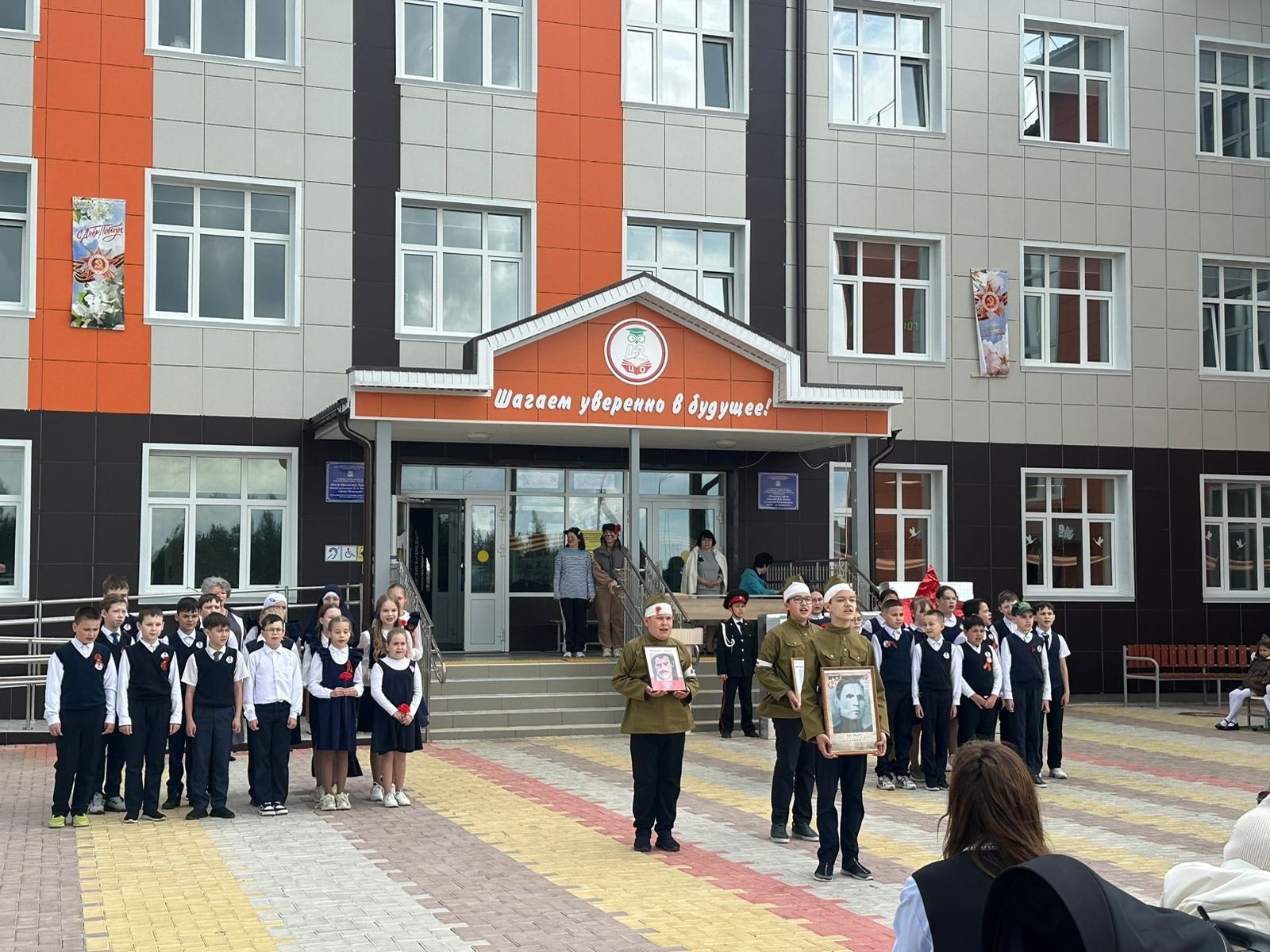 В лицее №2 им. ак. К.А. Валиева прошла торжественная линейка