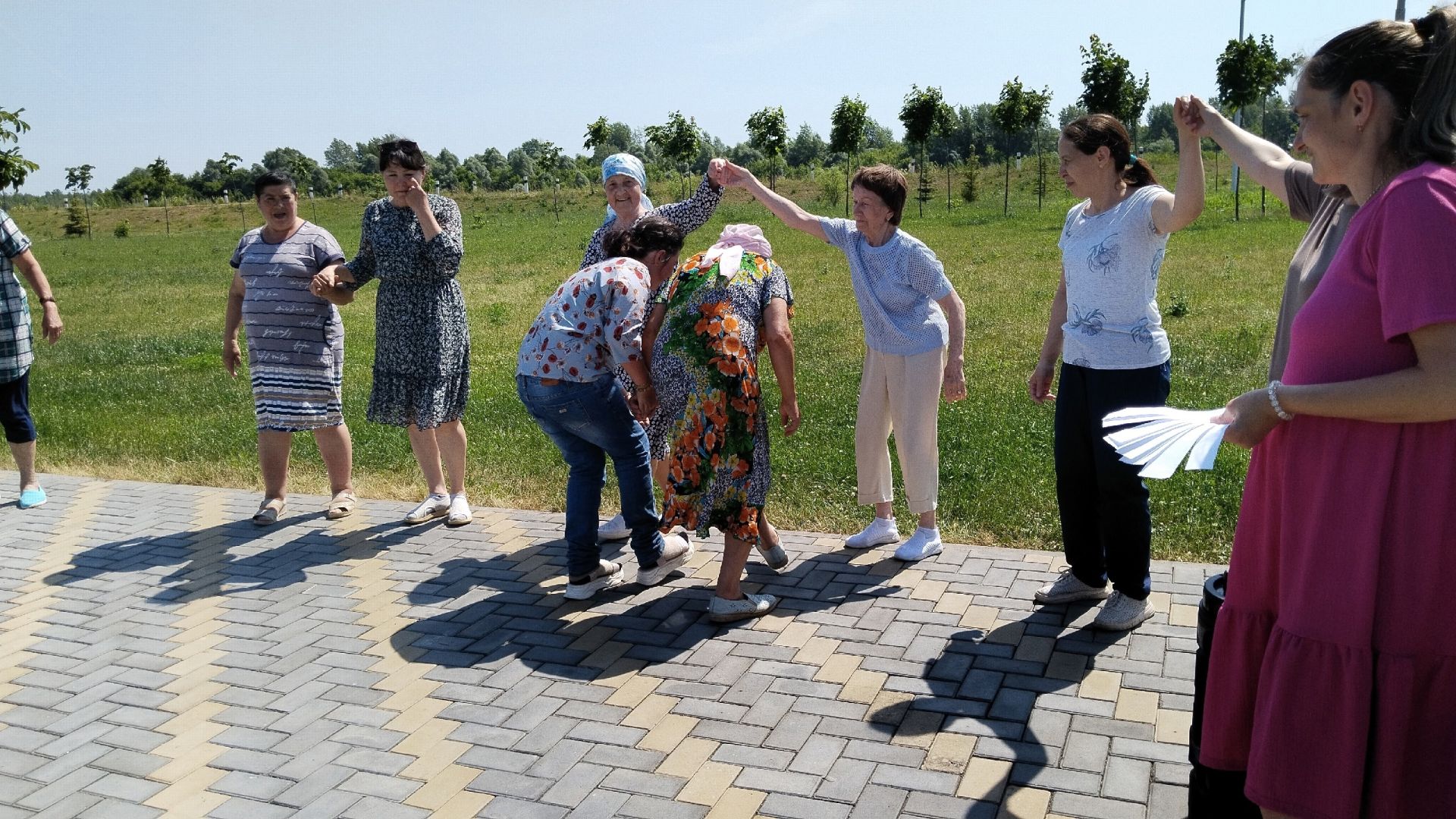 Подопечные центра «Забота» приняли участие в оздоровительной прогулке