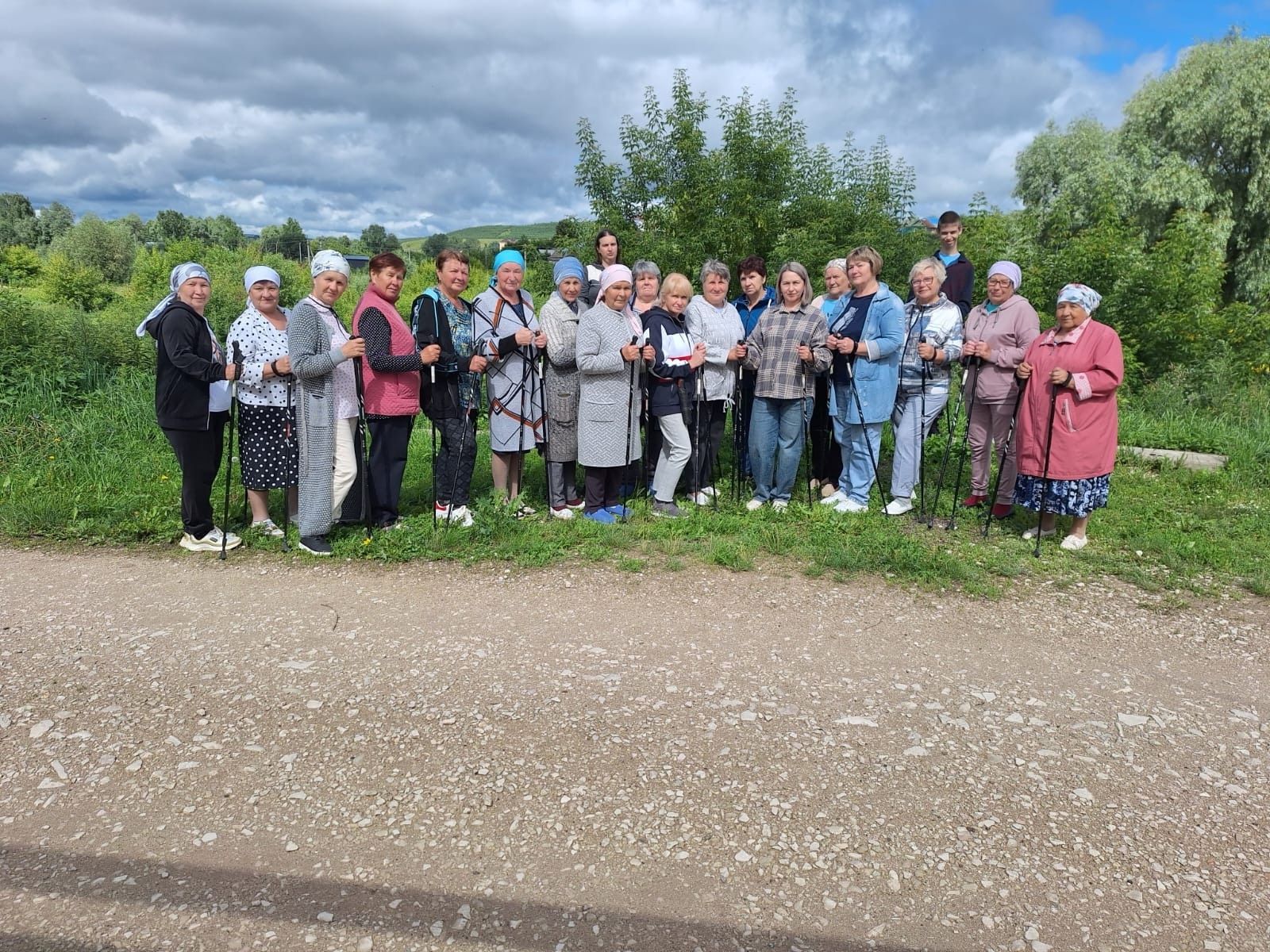 Мамадышцы активно занимаются скандинавской ходьбой