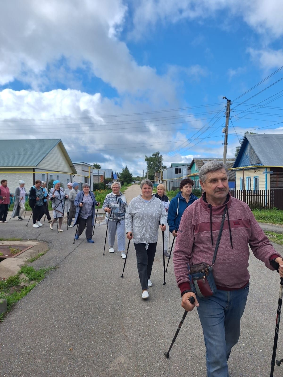 Мамадышцы активно занимаются скандинавской ходьбой
