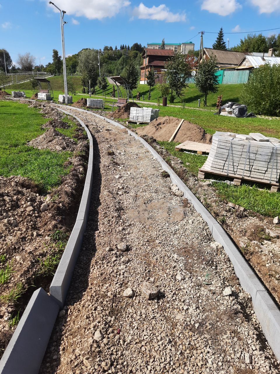 В мамадышском сквере «Яшьлек» демонтируют деревянные дорожки