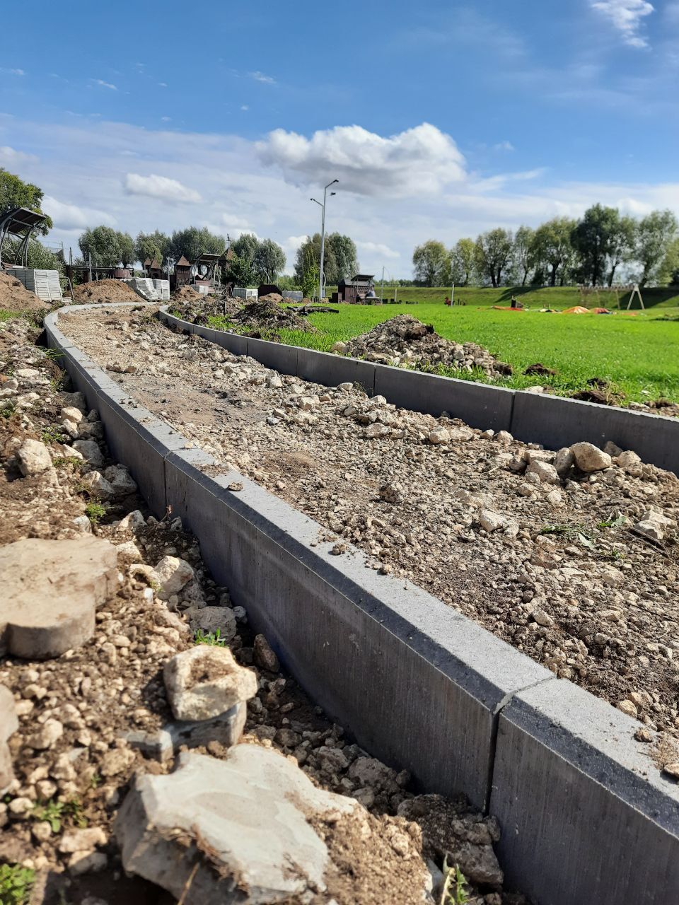 В мамадышском сквере «Яшьлек» демонтируют деревянные дорожки