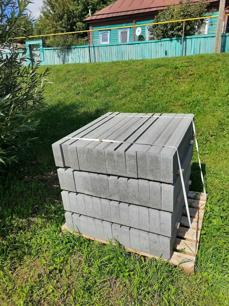 В мамадышском сквере «Яшьлек» демонтируют деревянные дорожки