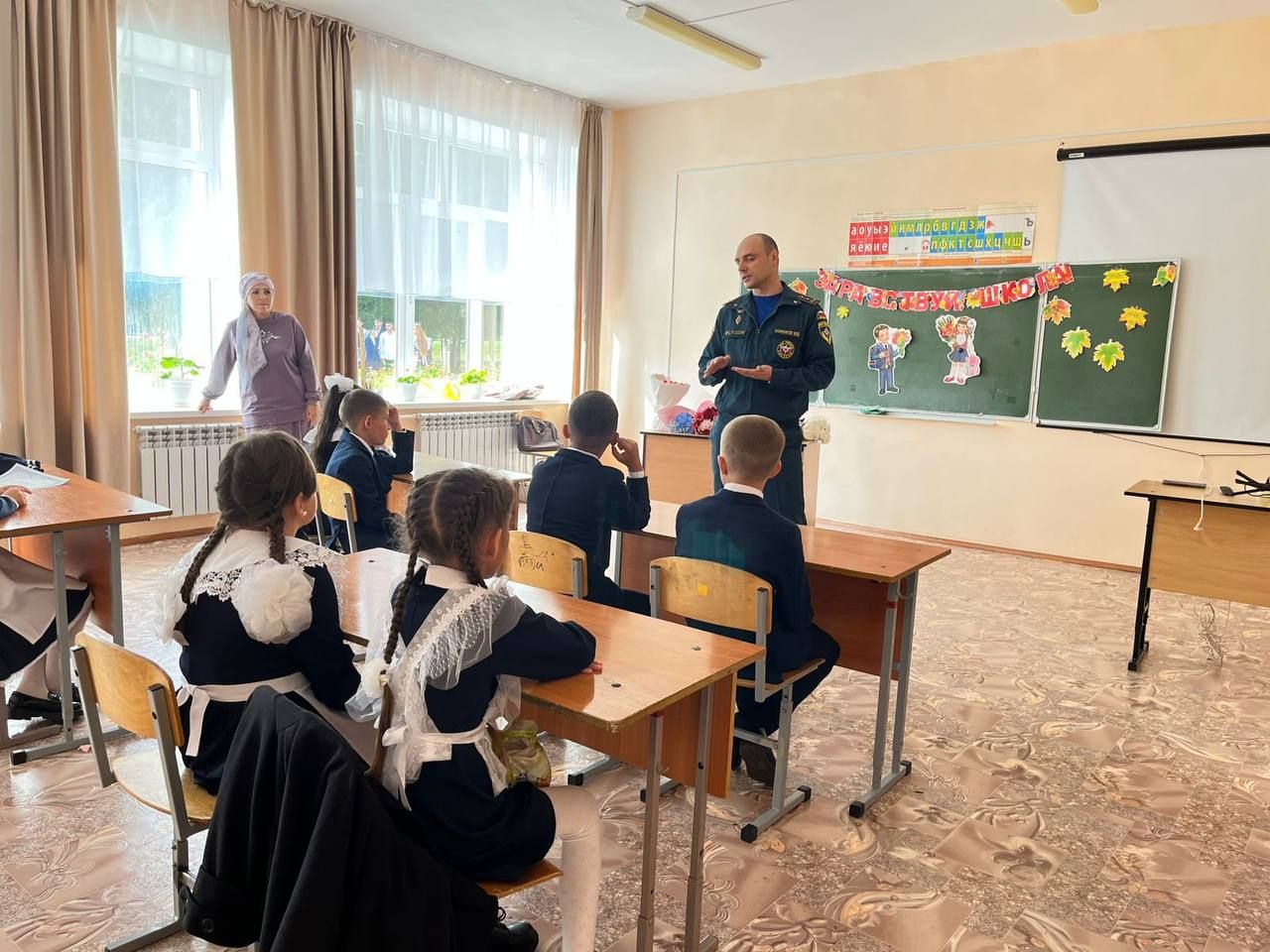 Сотрудники МЧС России провели уроки безопасности для мамадышских школьников