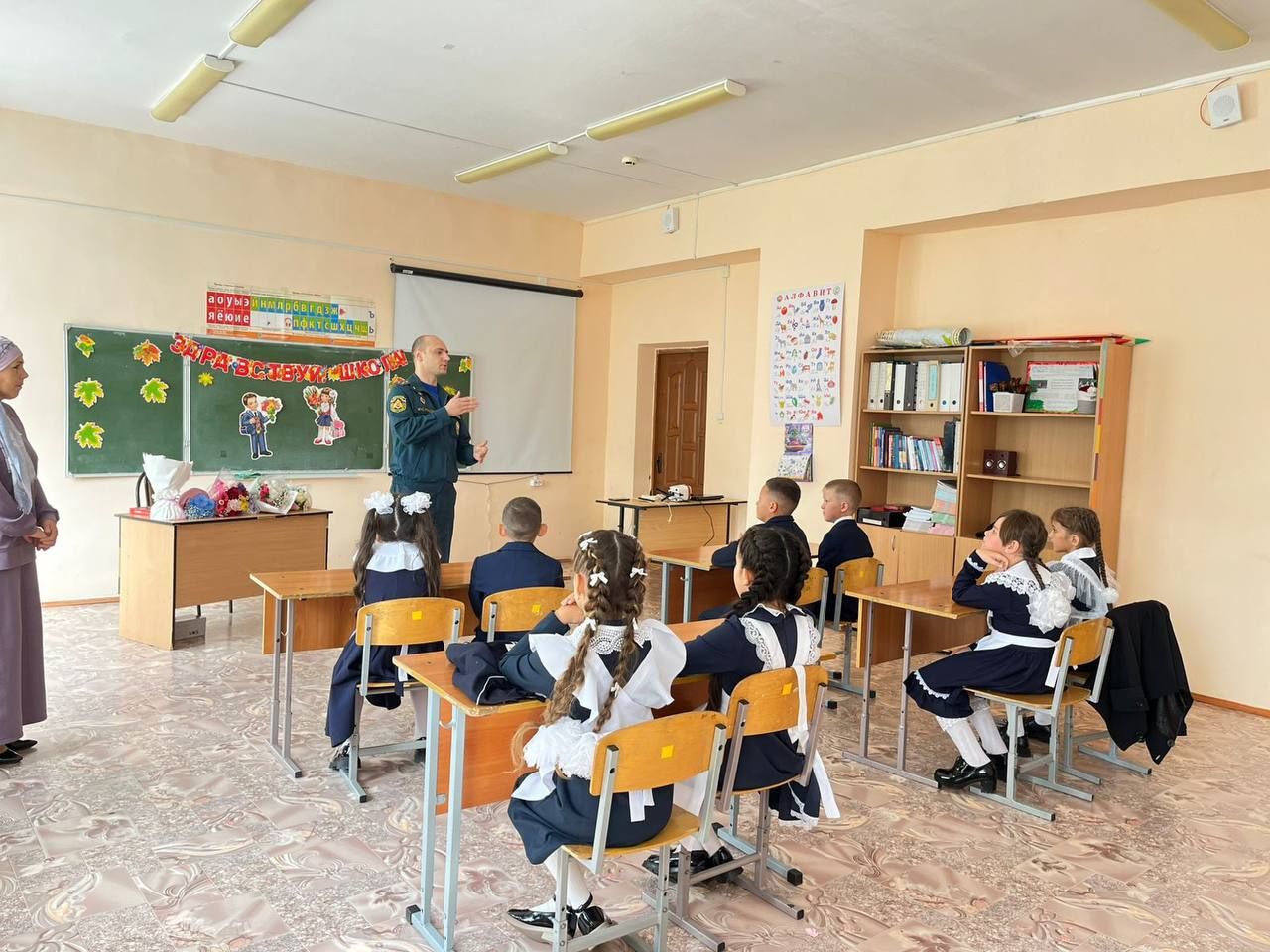 Сотрудники МЧС России провели уроки безопасности для мамадышских школьников