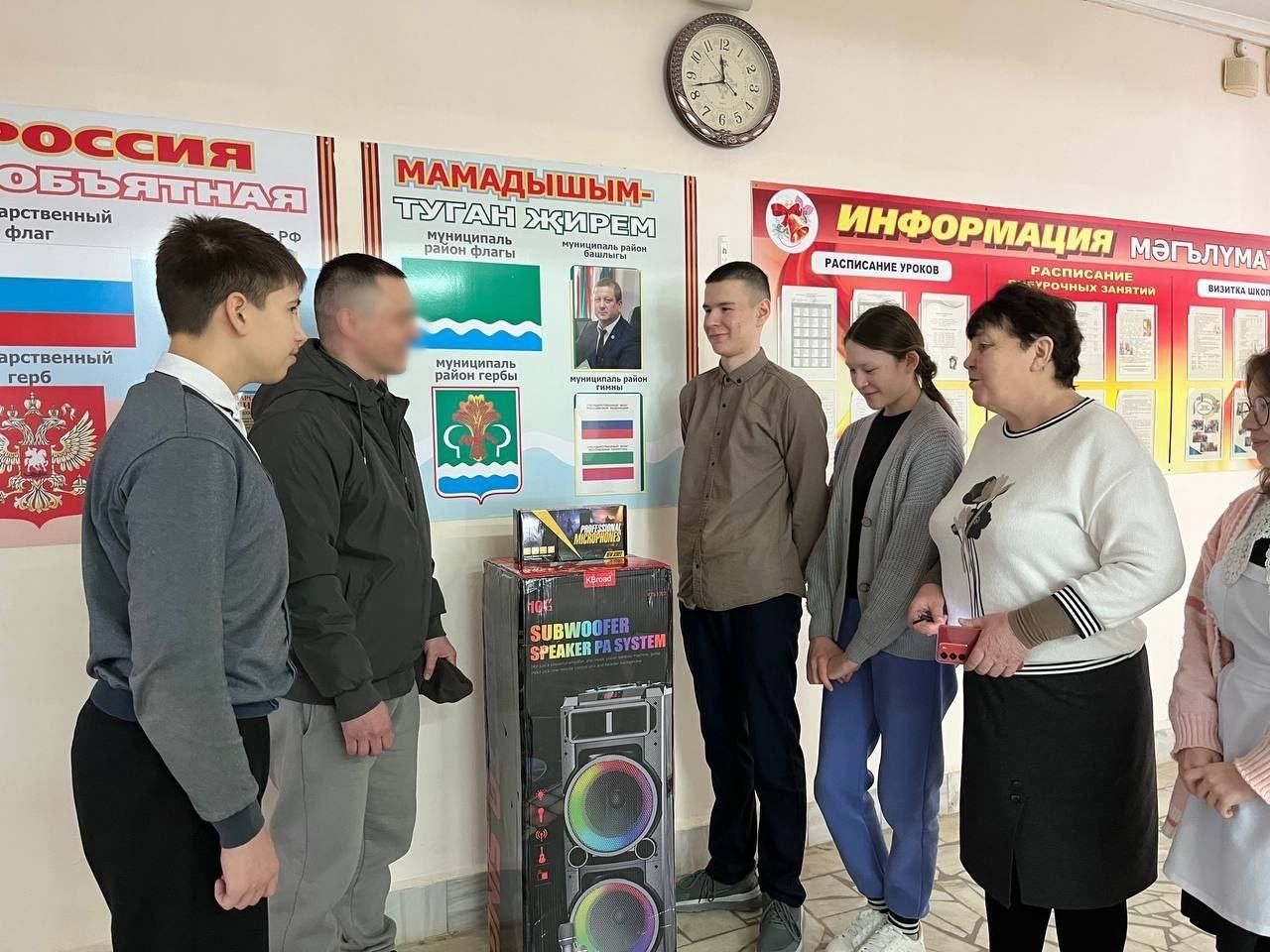 Участник СВО подарил ученикам современную звуковую систему