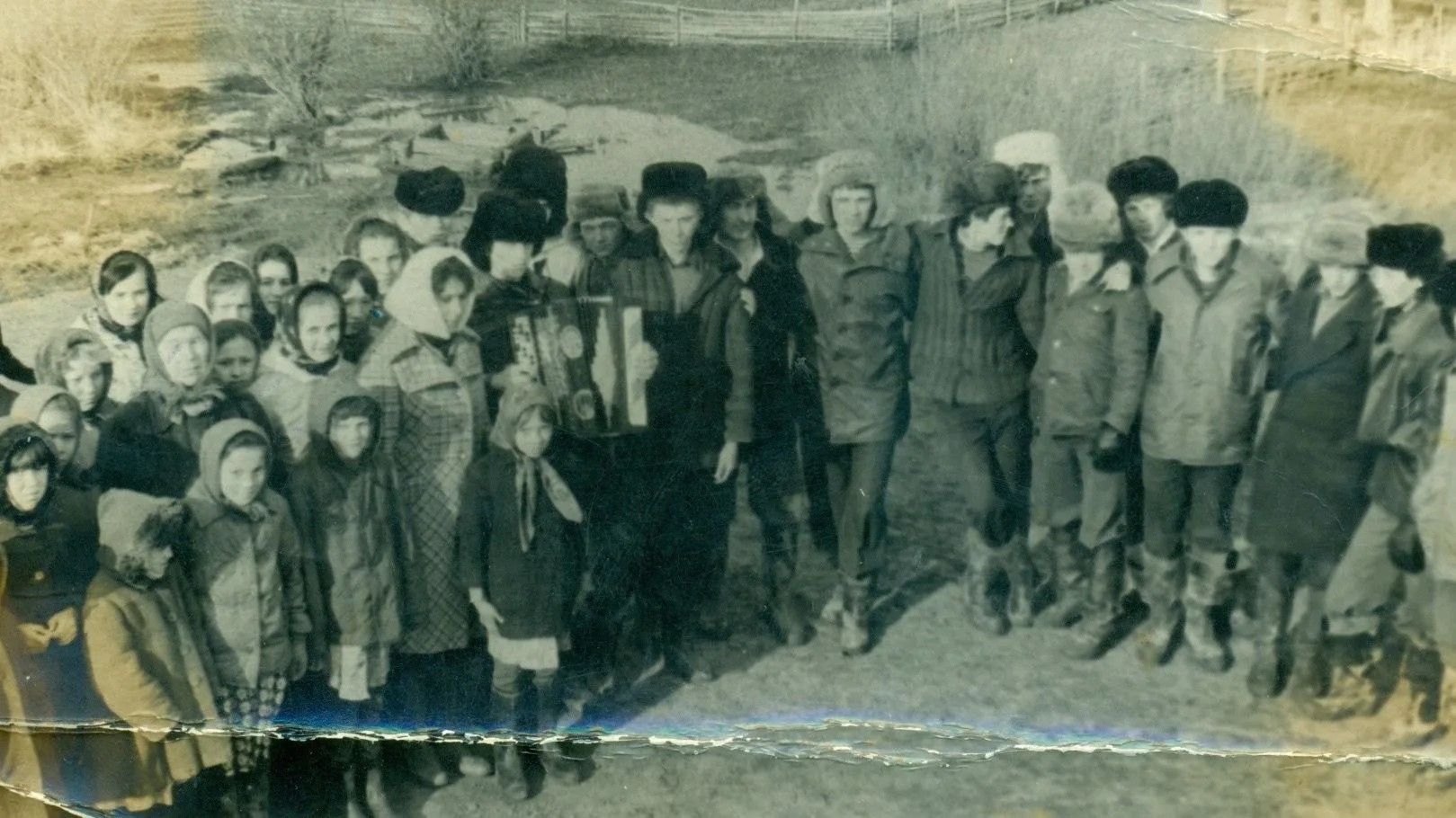 История фотографии: Как провожали солдат в деревне Уткино