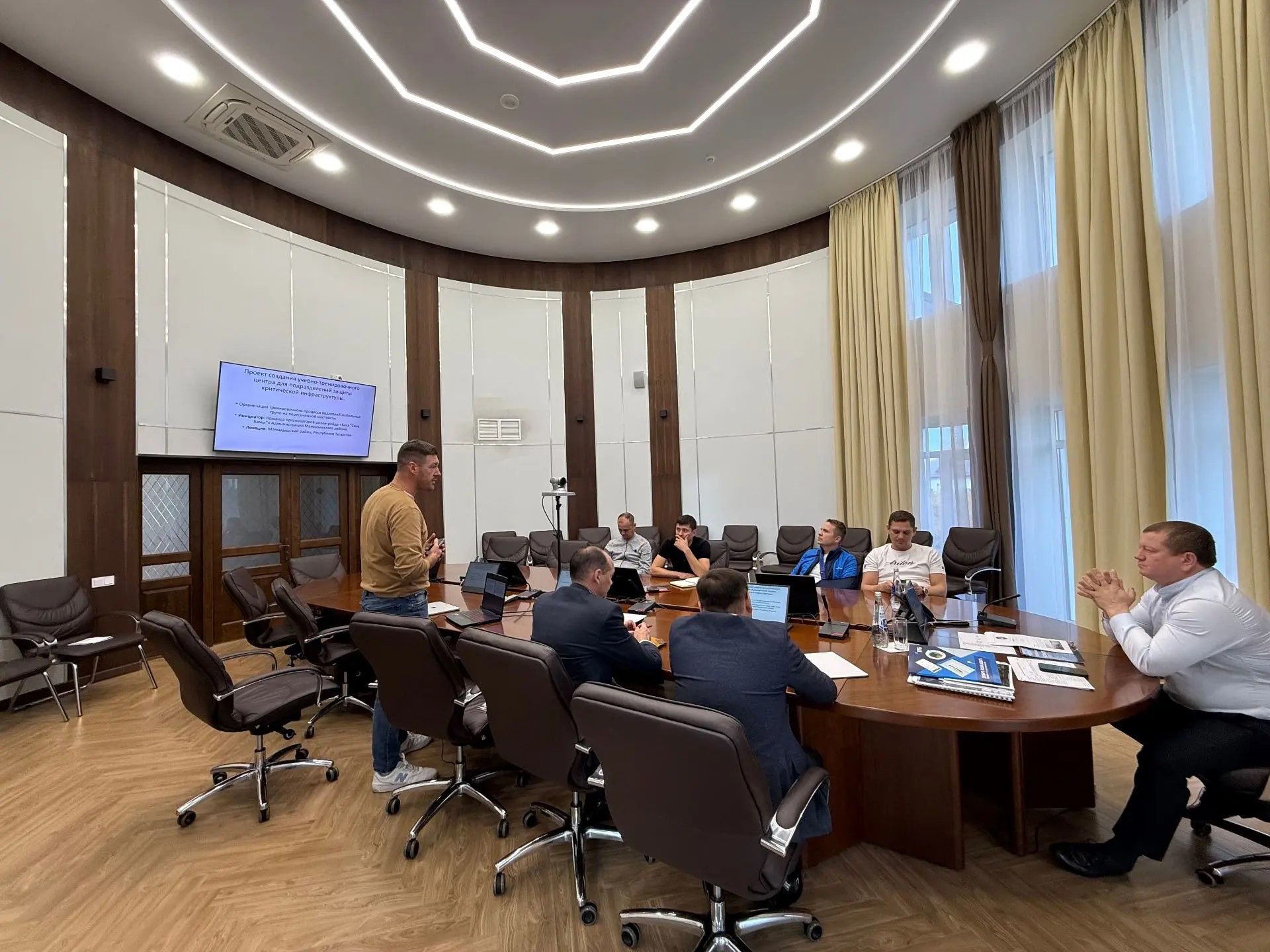 Три инвестора с тремя разными проектами обратились на инвестиционную приёмную