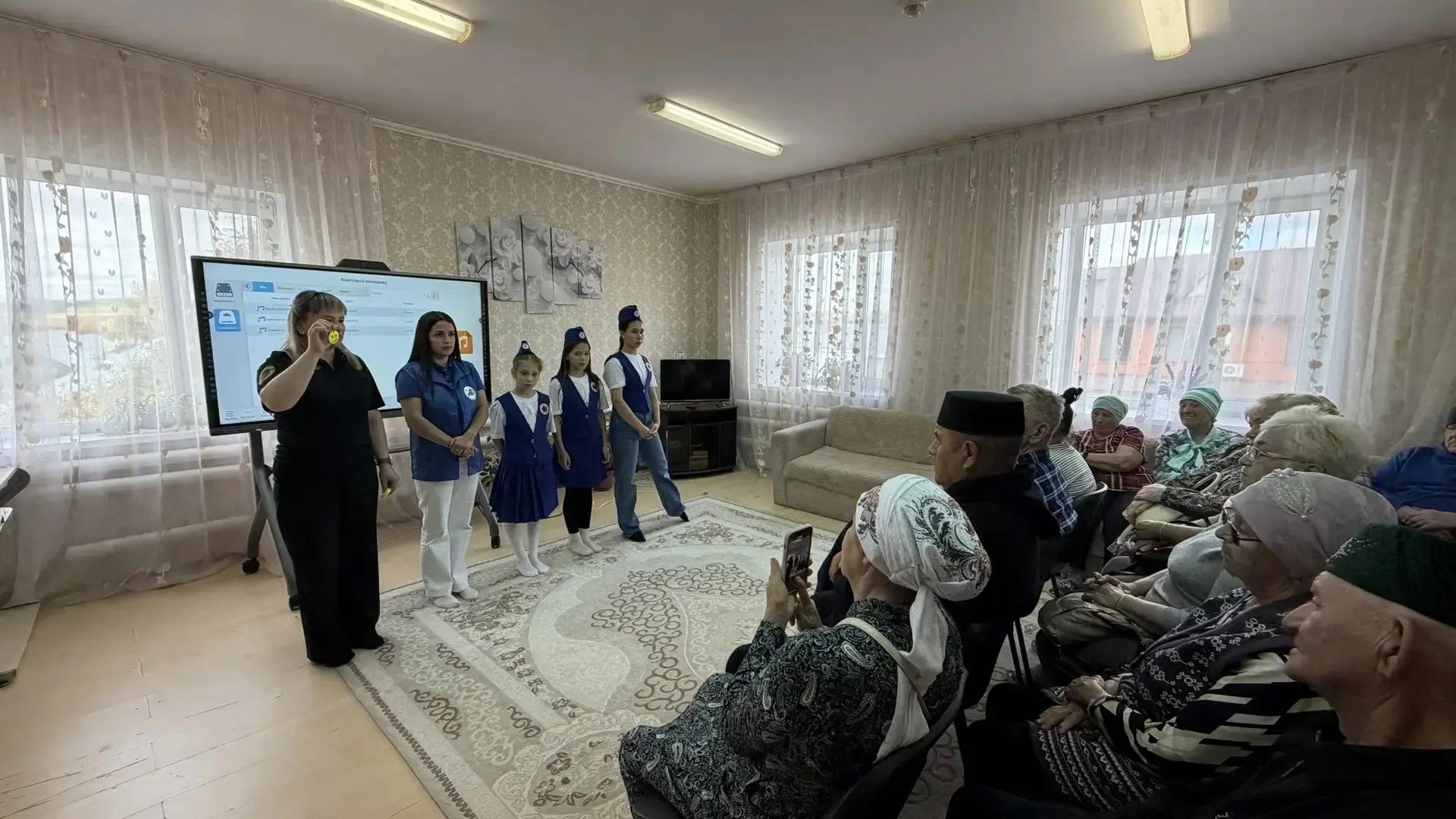 Старшему поколению напомнили о безопасности на дороге